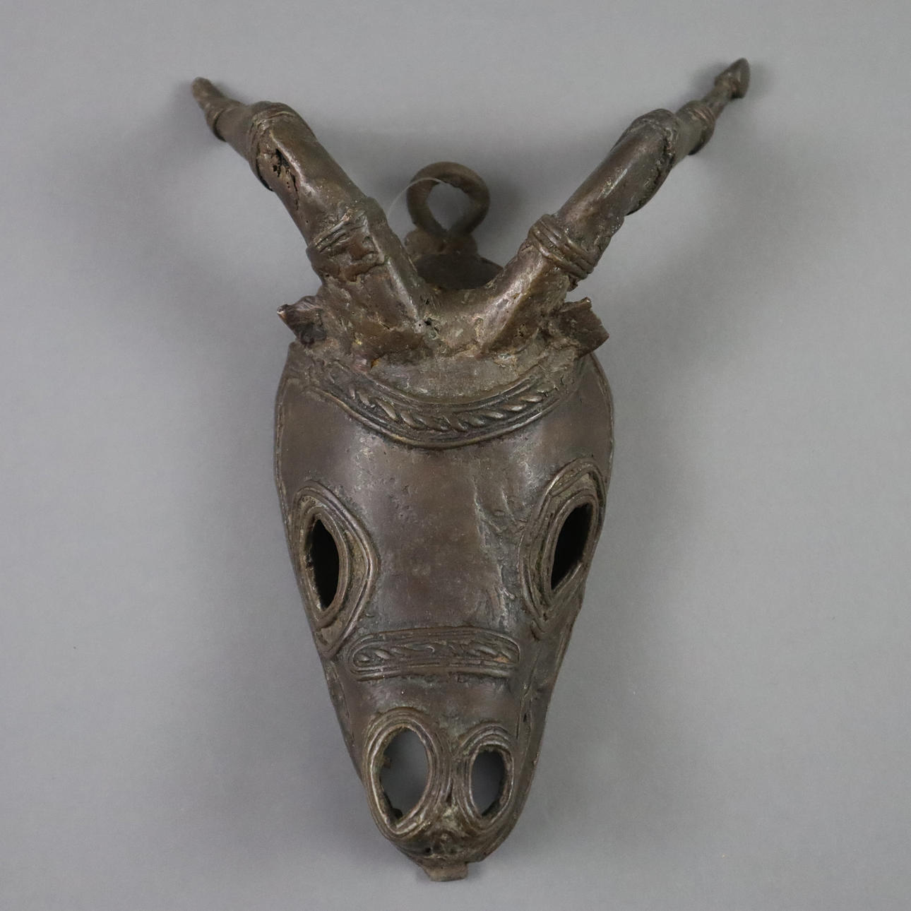 - AFRIKANSK DYREMASKE - messing eller bronze.