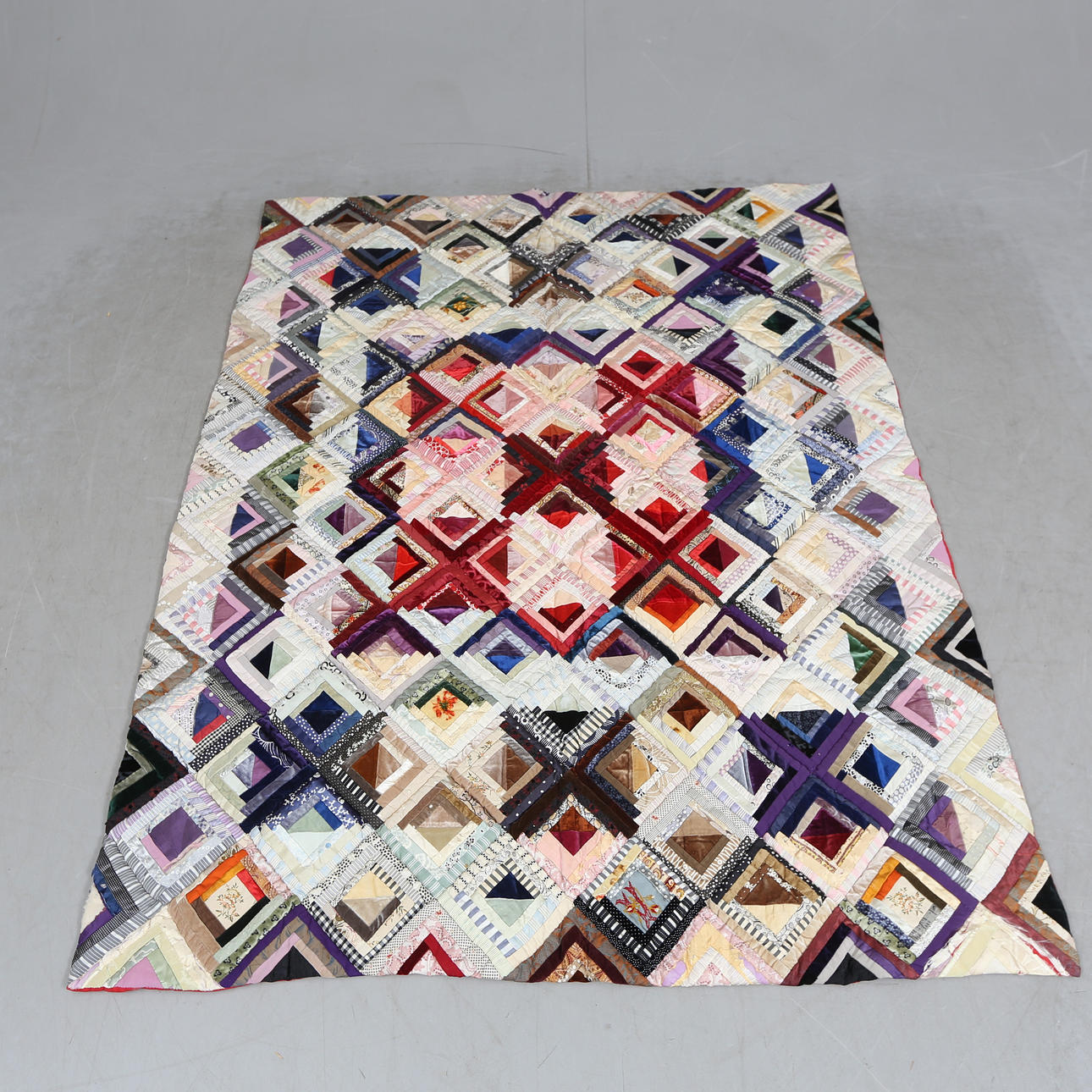 PATCHWORK, eri materiaalit, b.la. silkki, 1900-luvun alkupuoli.