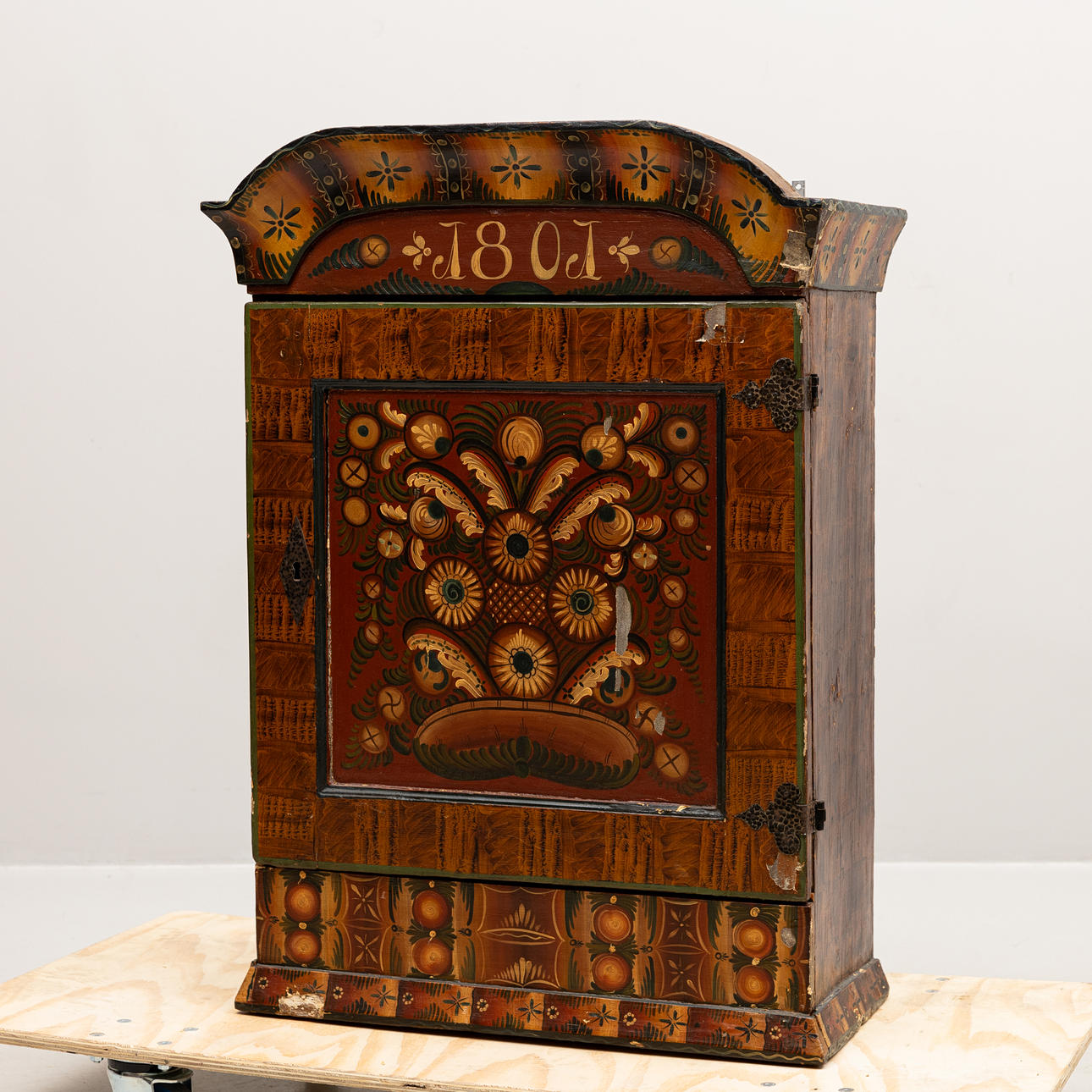 VÆGSKAB, almoge, dateret 1801.