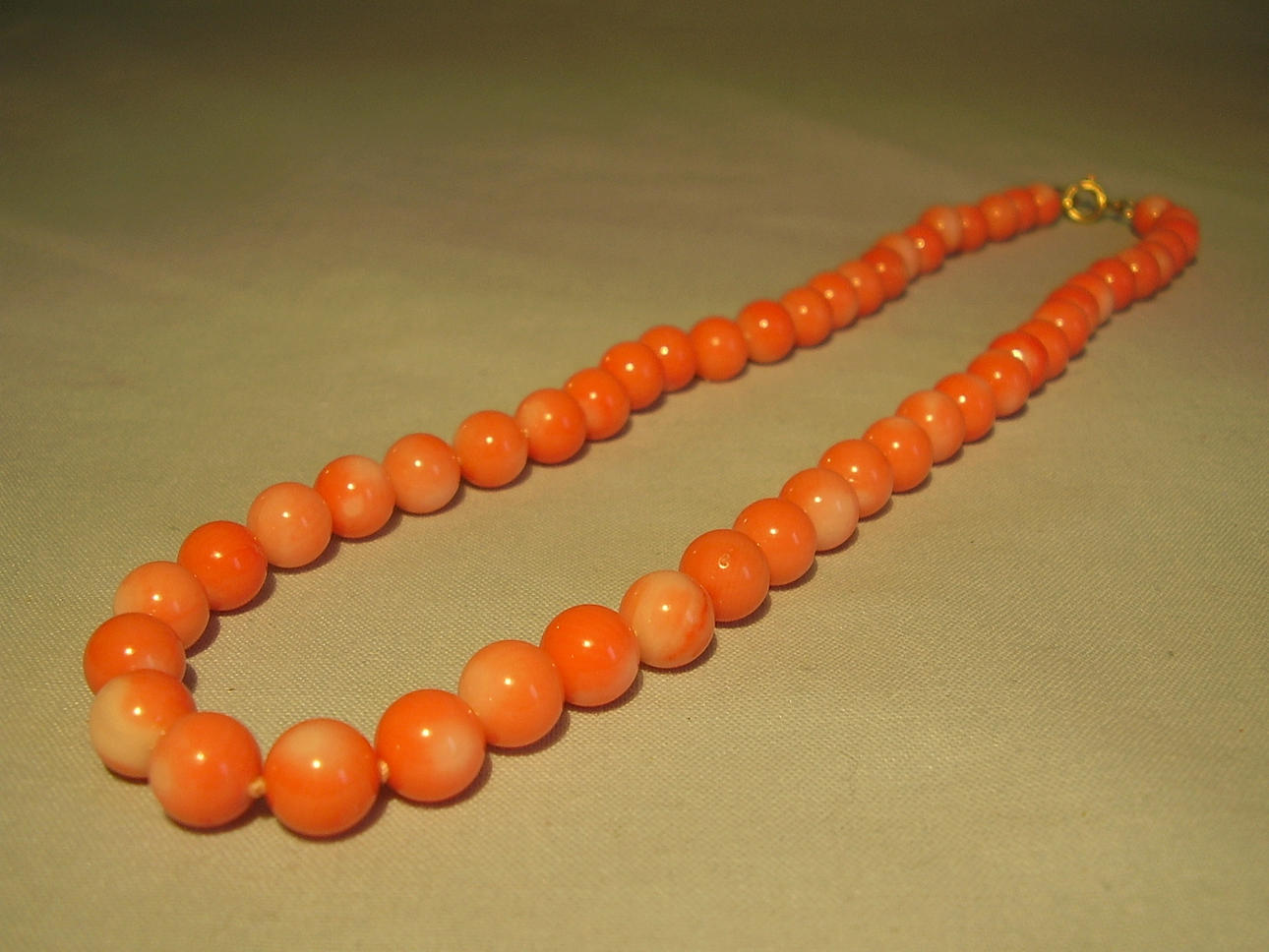 KORALL HALSBAND lås silver 925 guldpläterad.