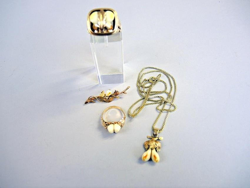 JAKTSMYCKE, 14 K gult guld.