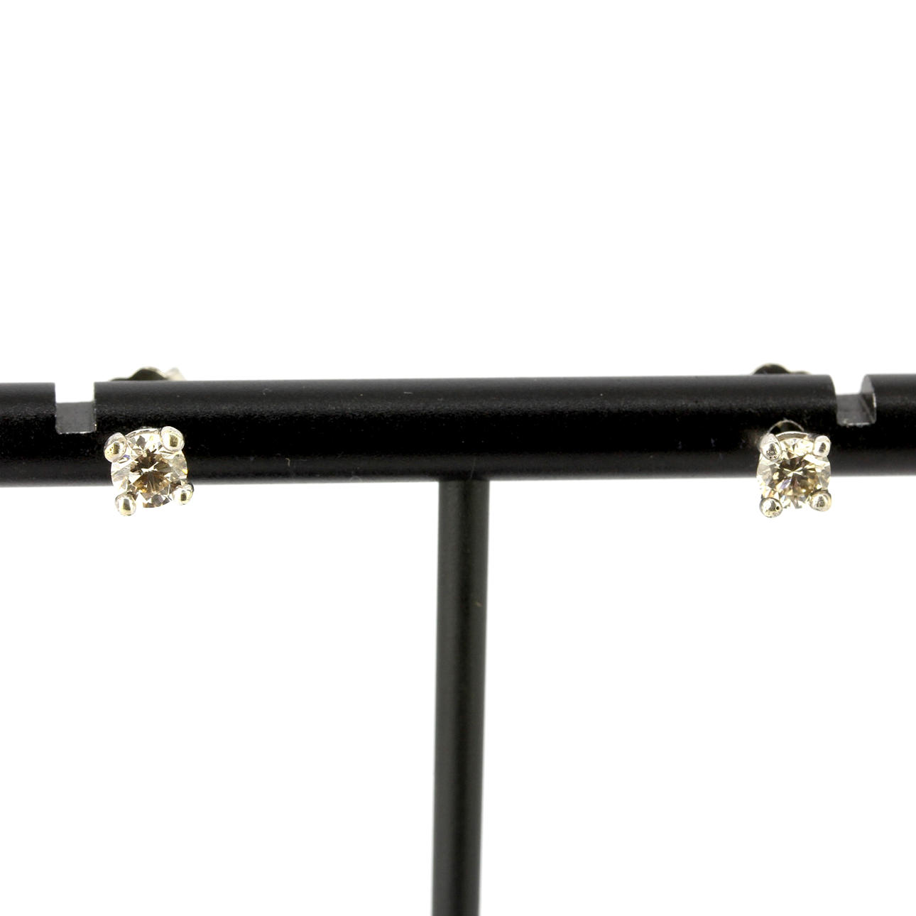 OHRSTECKER MIT 0,60 KARAT DIAMANTEN.