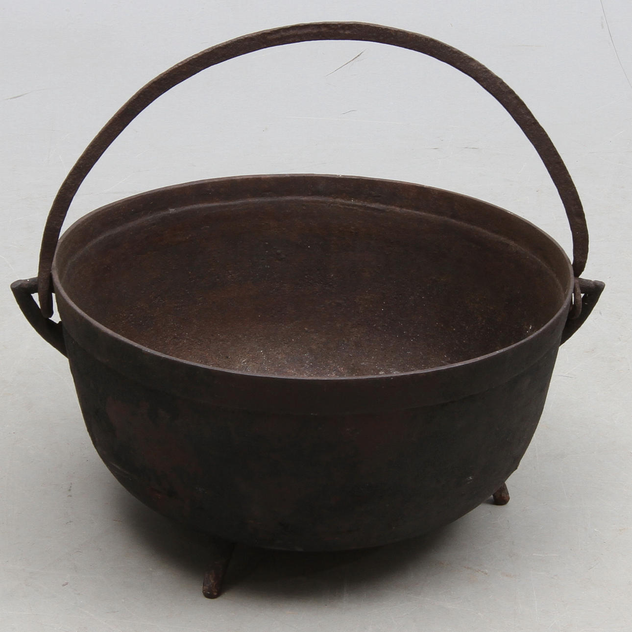 GRYTA, gjutjärn, trefoting, 1800-tal.