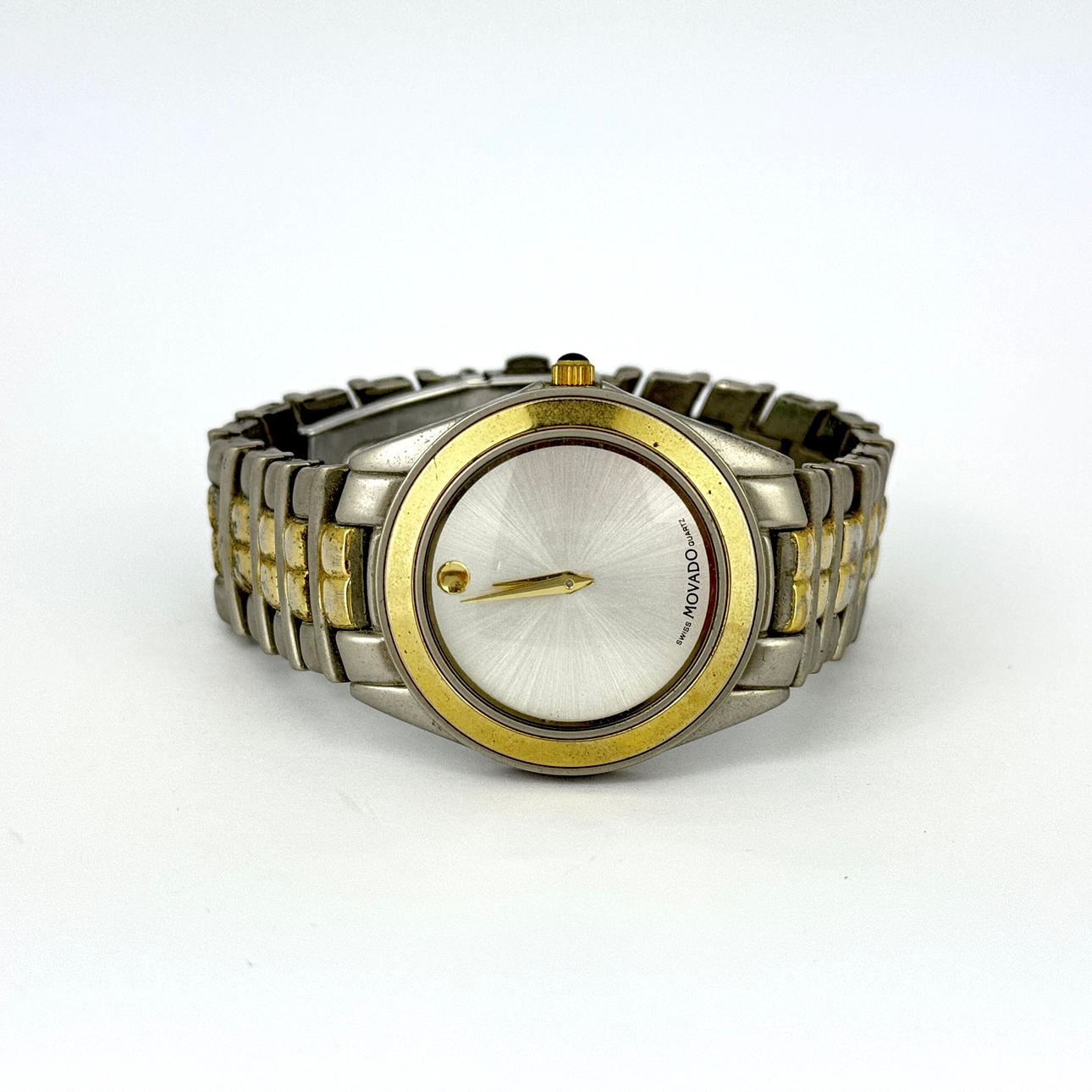 MOVADO MIESTEN RANNEKELLO.