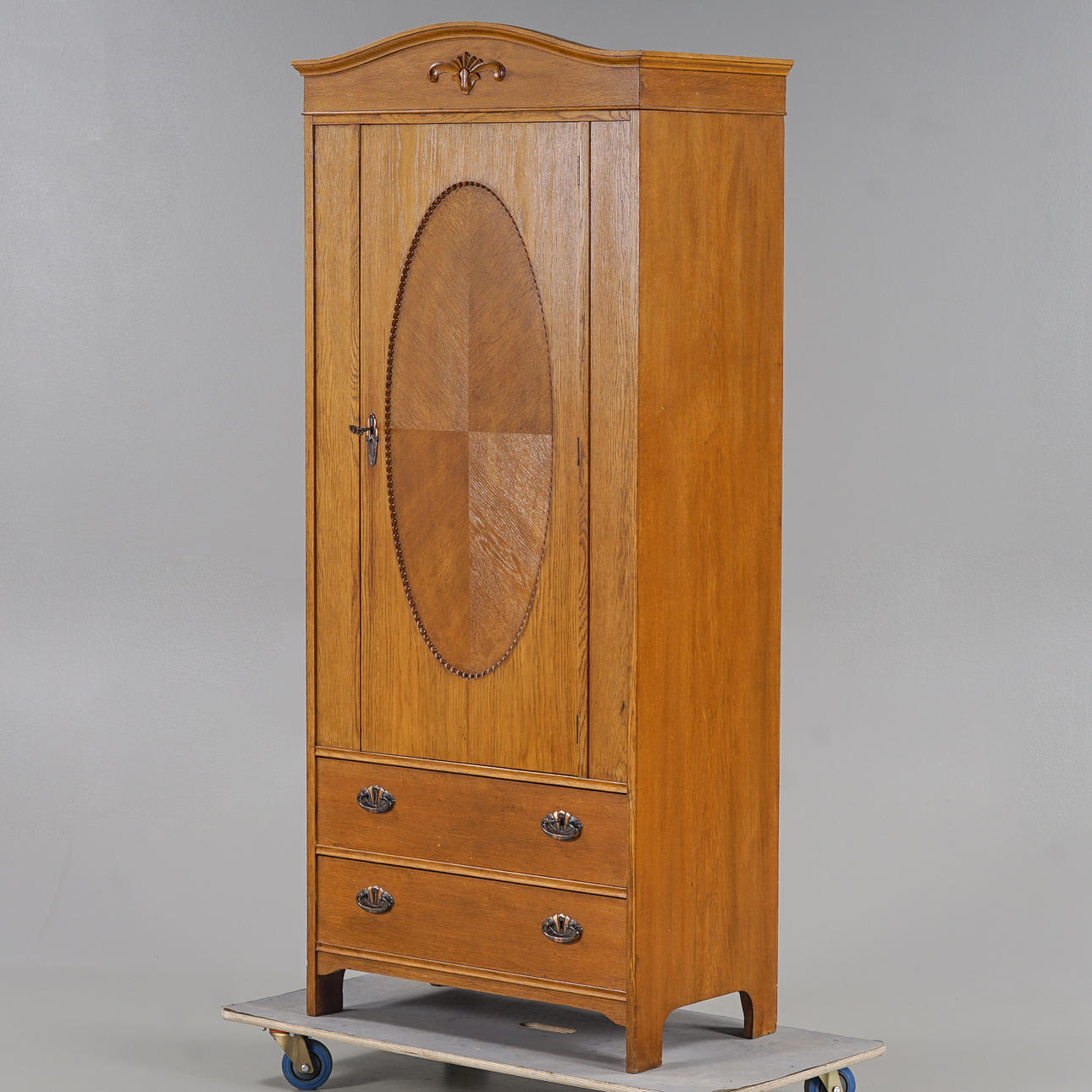 GARDEROBE Frühes 20. Jahrhundert.