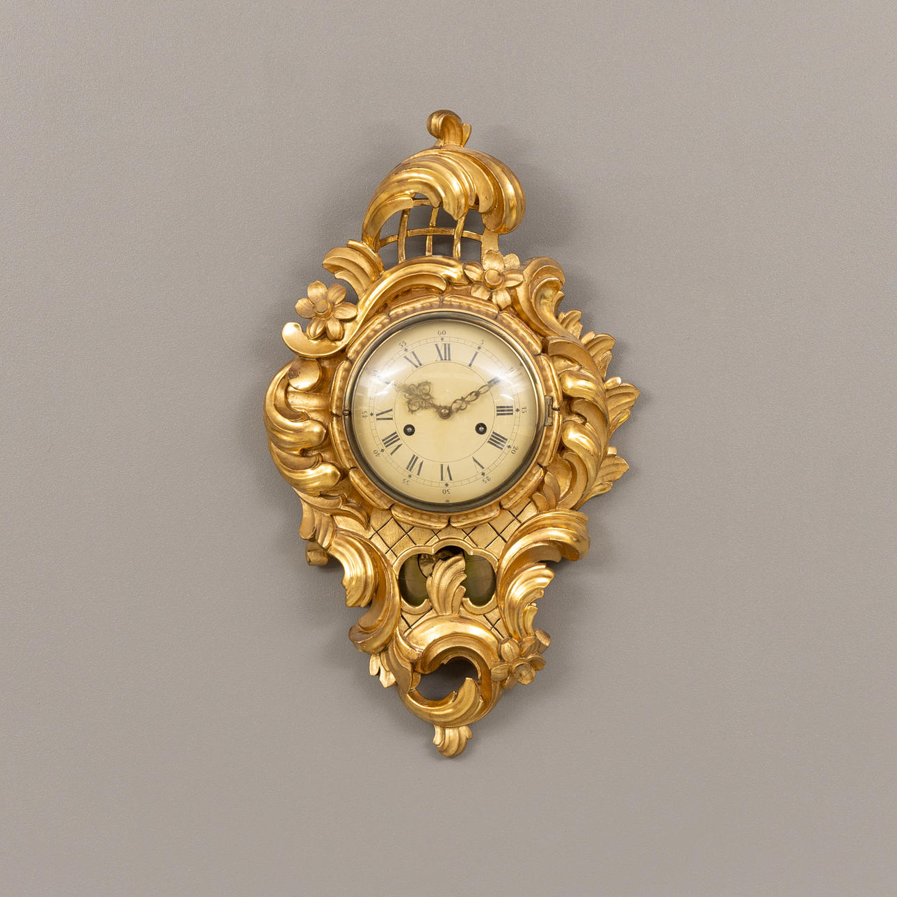 A 20th century Rococo wall pendant.