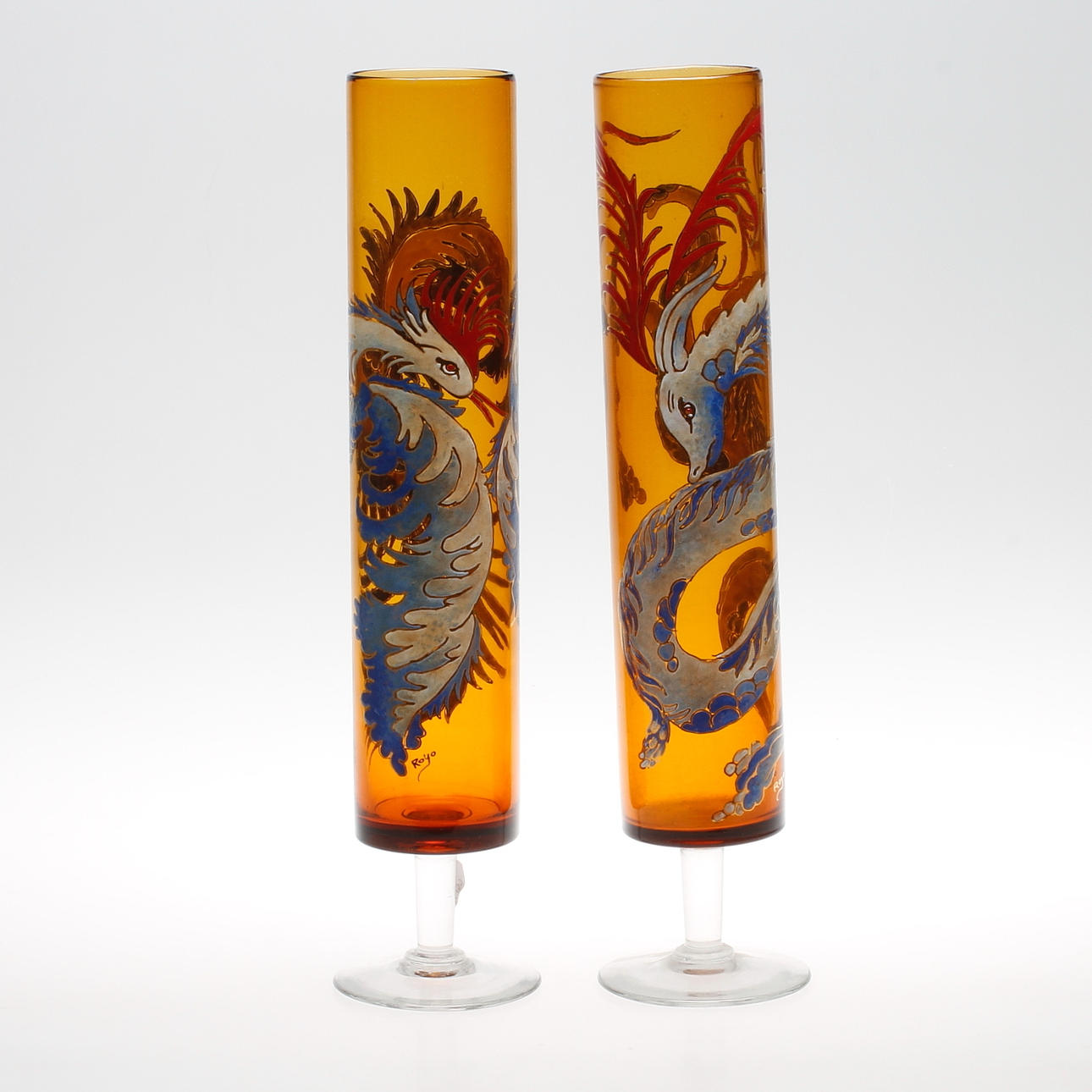 VASER, ett par, glas med emaljmåleri. Royo, Spanien, signerade.