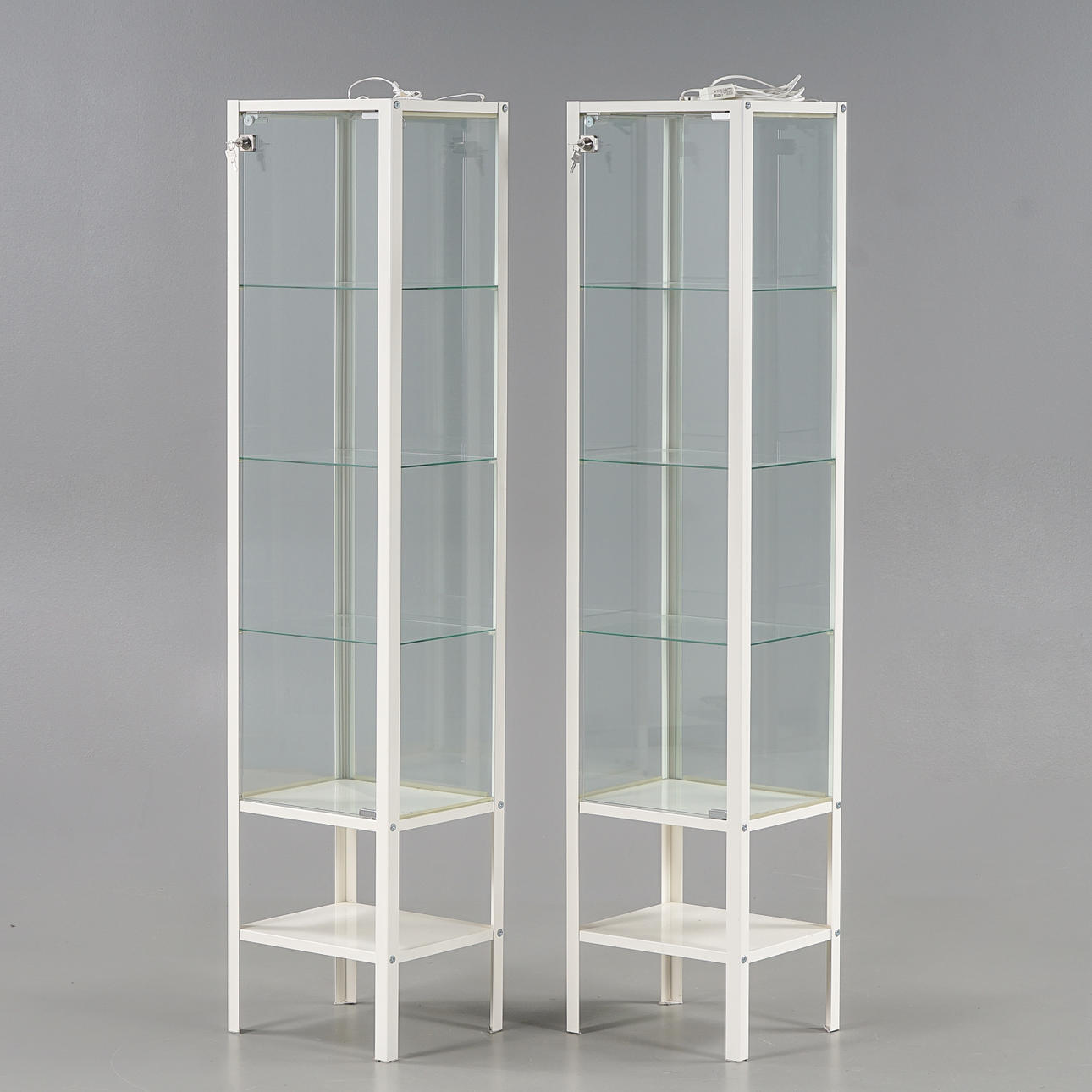 1 par de vitrinas Ikea «Biby», años 2000.