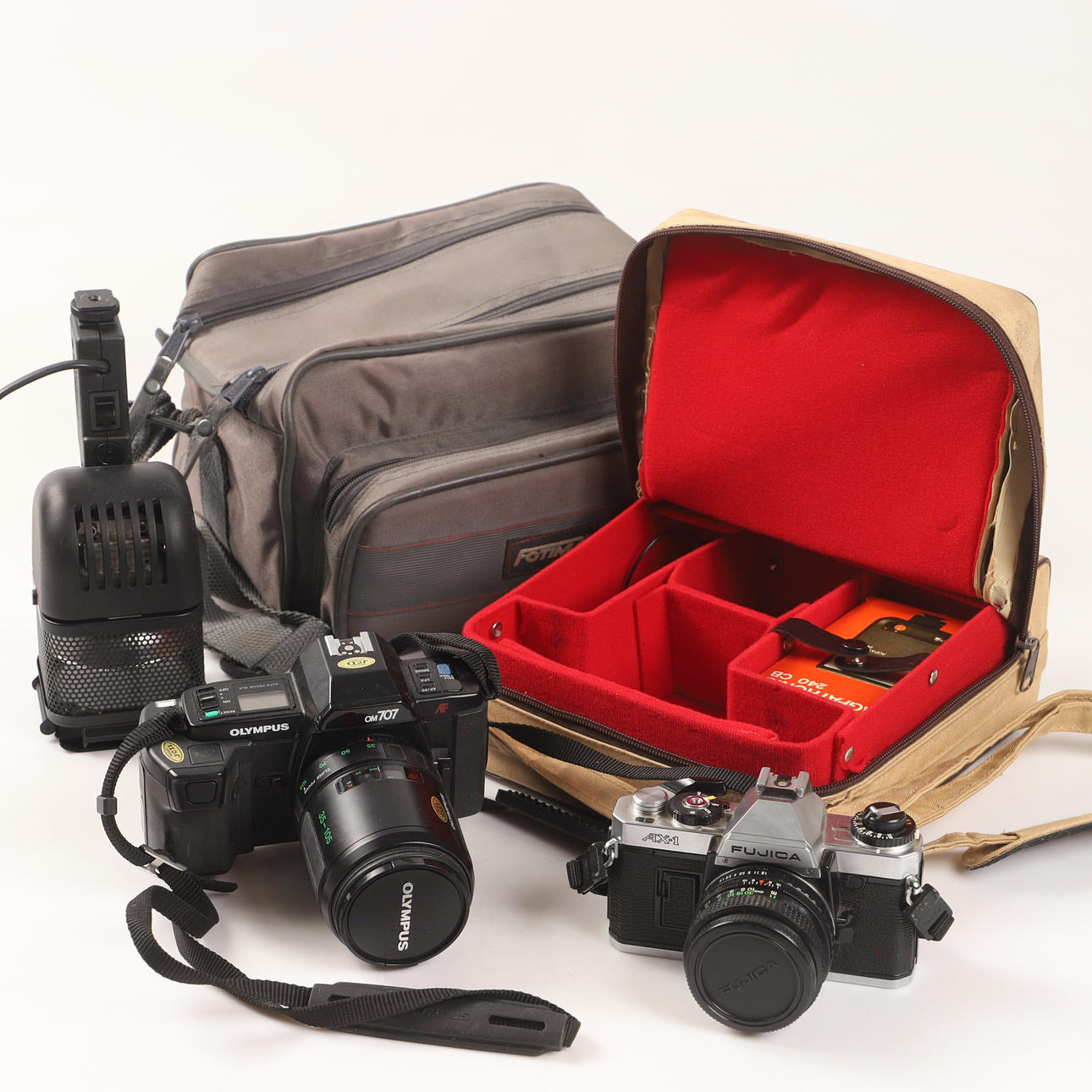 KAMERAER, 2 stk., Olympus & Fujica, med tilbehør.