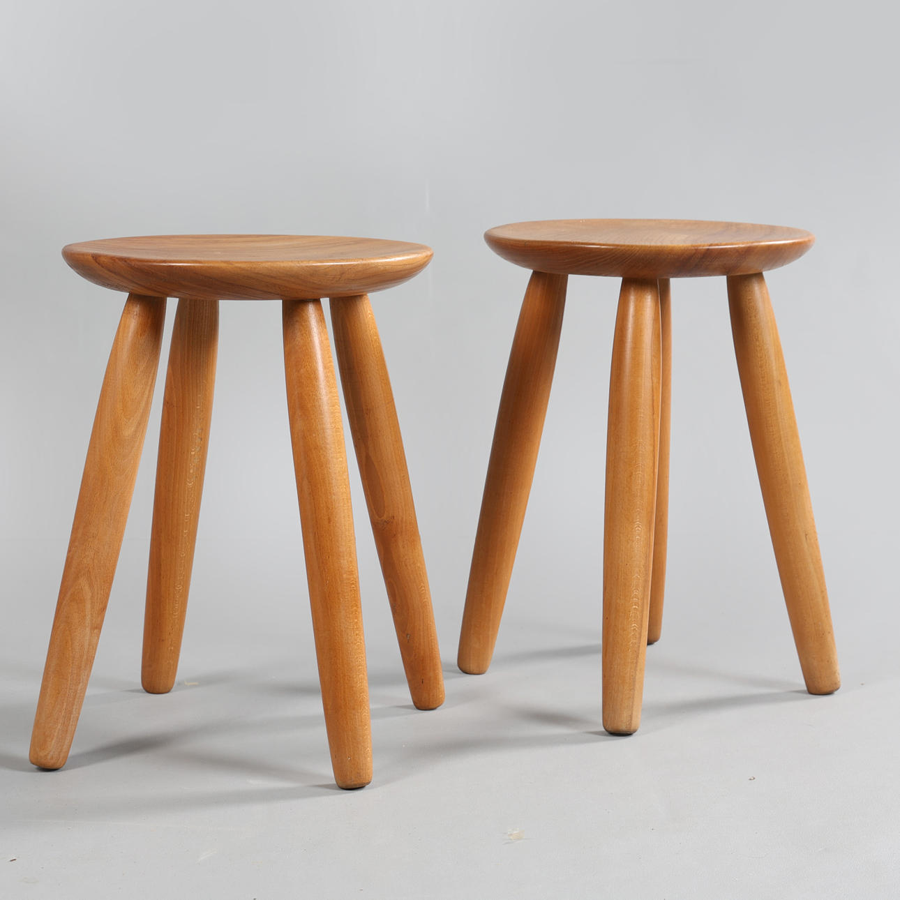 ROBIN NANCE OF ST. IVES. A PAIR OF ELM STOOLS (2).