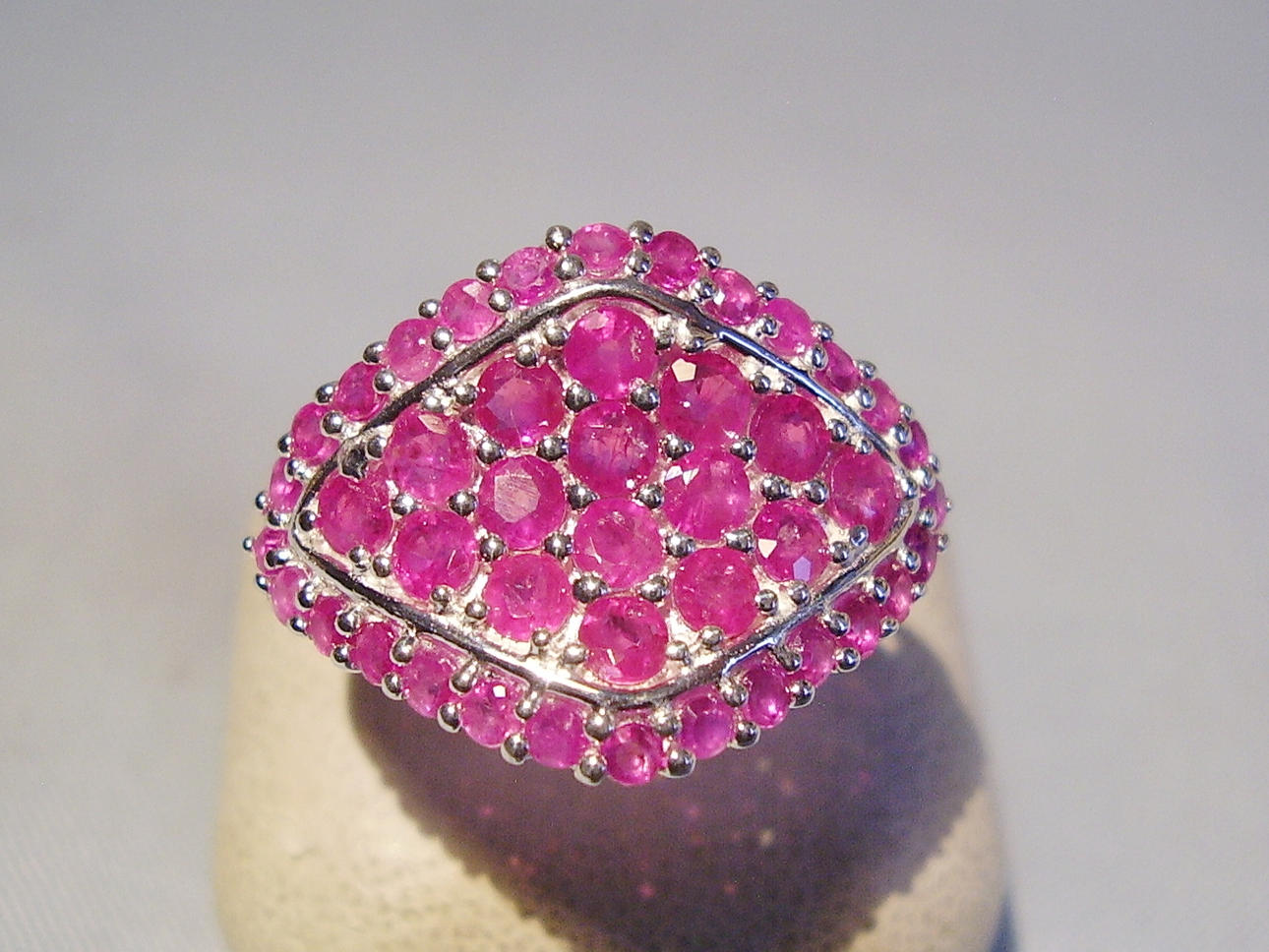 RUBINRING silver fasetterade rubiner 2.66 ct.