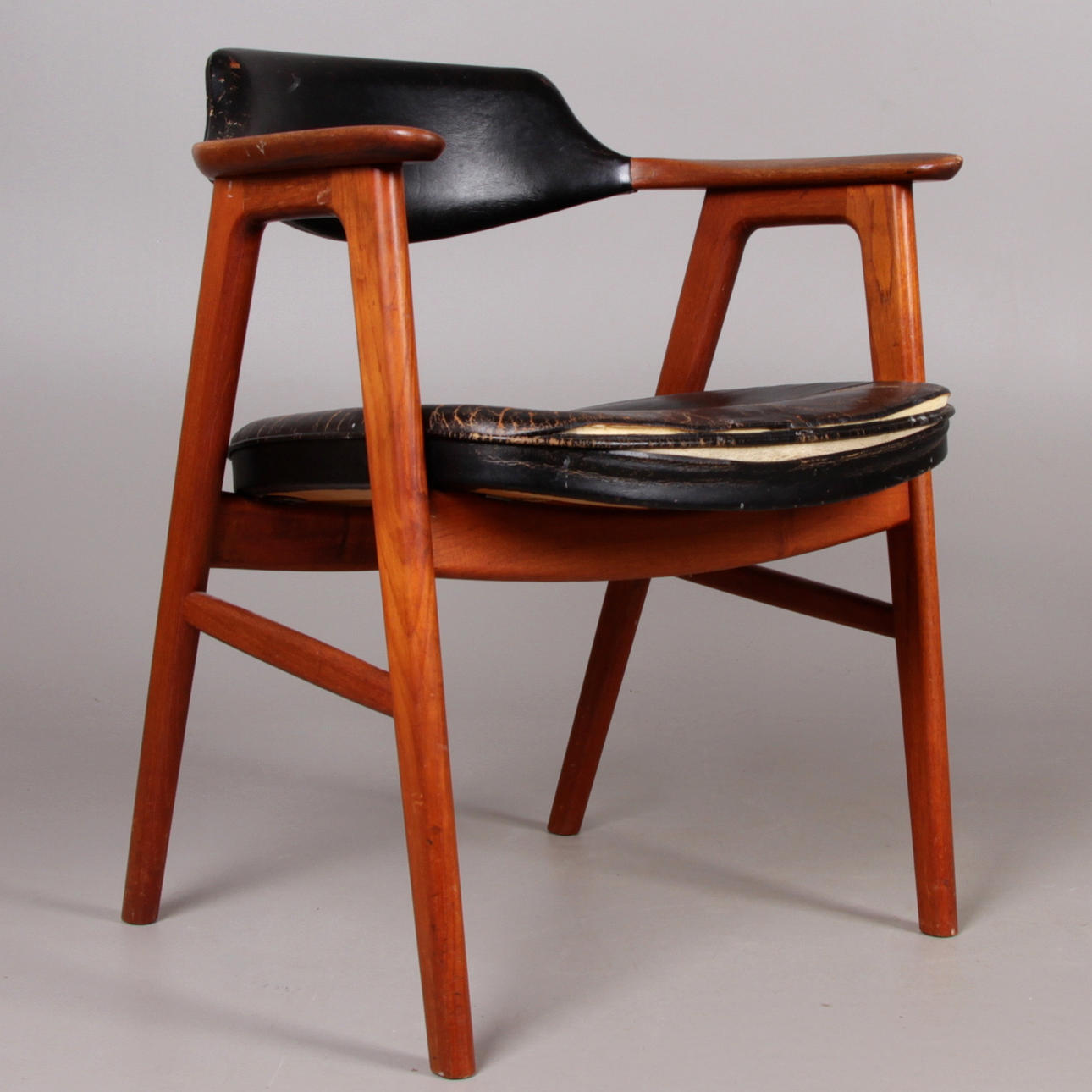 KARMSTOL, teak och skinn, Erik Kirkegaard, Danmark, 1900-talets mitt.