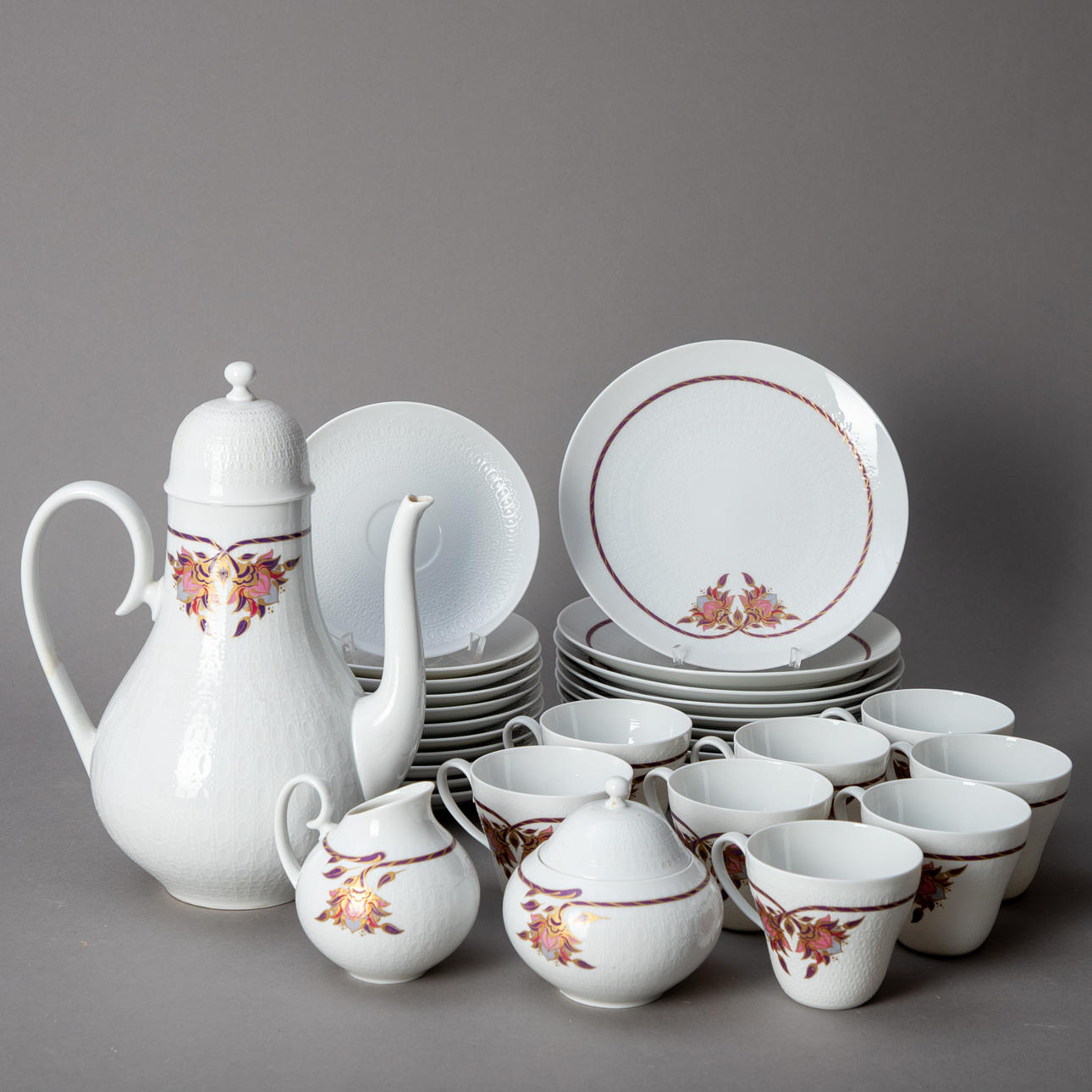 Rosenthal. ”Rosenthal” romantisk kaffeservice (ca. 32).