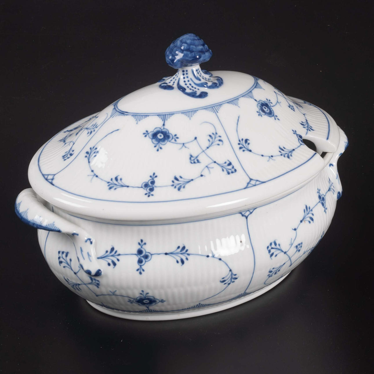 MUSSELMALET TERRIN, Royal Copenhagen, Danmark.