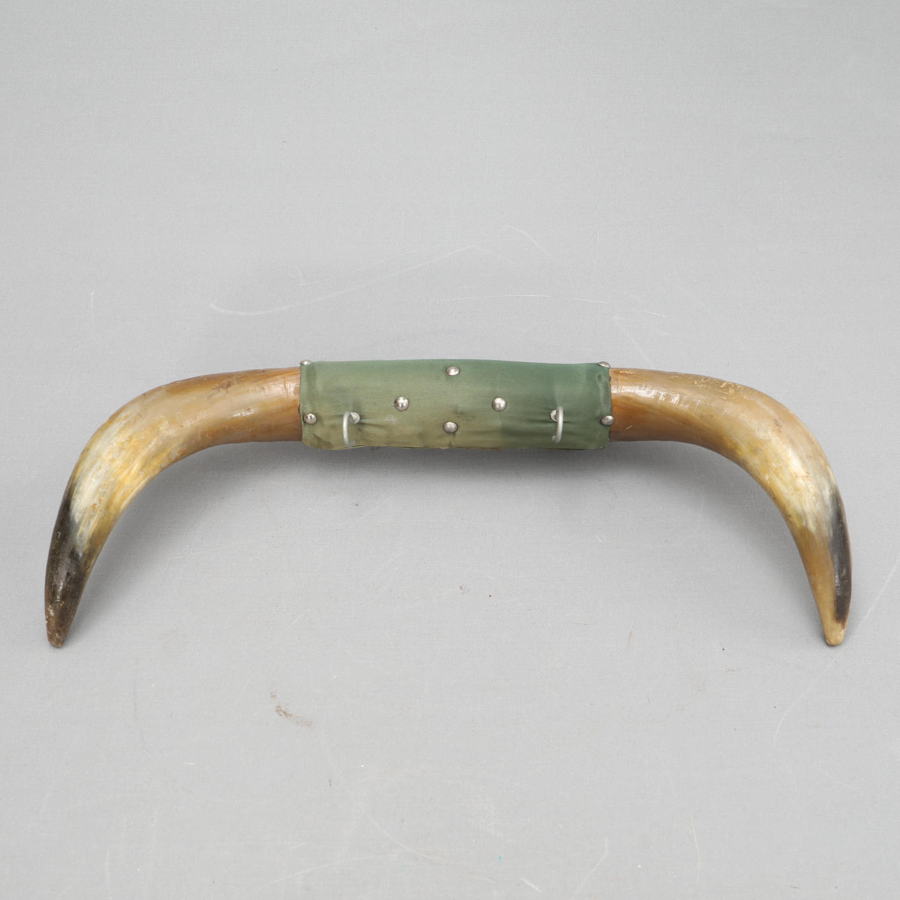 FRAKKEOPHÆNG, bøffelhorn.