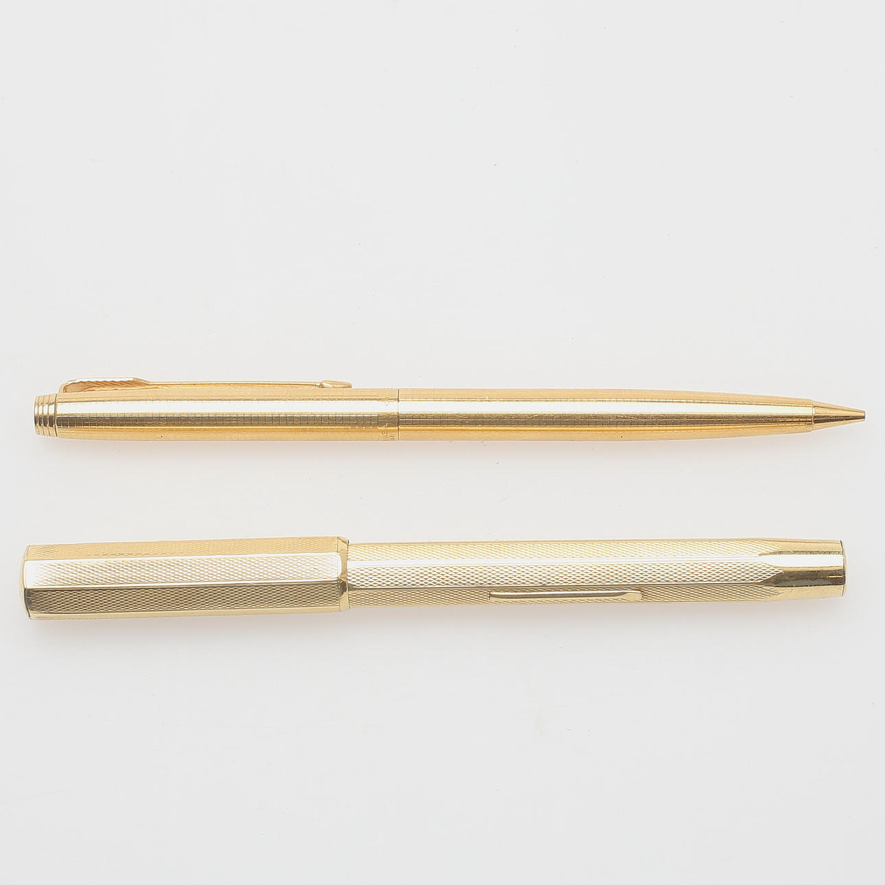 PENNOR, 2 st, gulddoublé 14K, Parker samt omärkt.