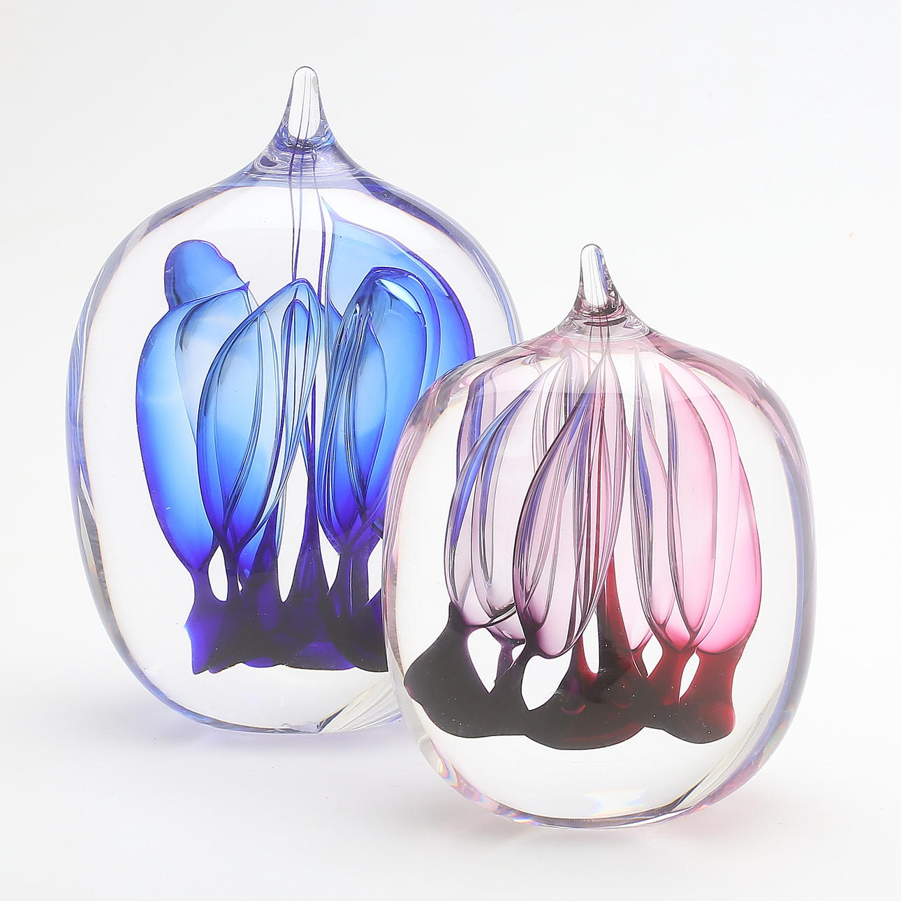 SKULPTURER, 2 st, konstglas, Hanne Dreutler, Studio Åhus, 1900-talets slut.