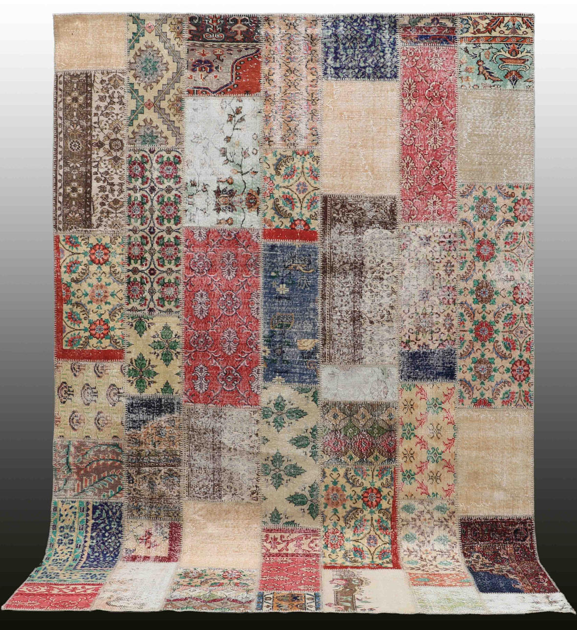 MATTA, carpet patchwork, 357 x 253 cm.