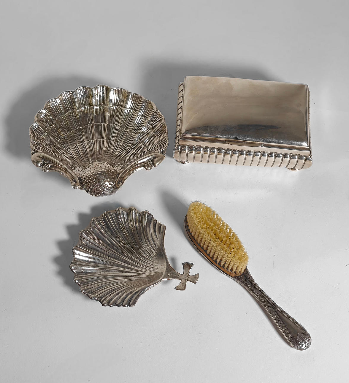 2 KUORTA, KORURASIA JA HOPEAHARJA.