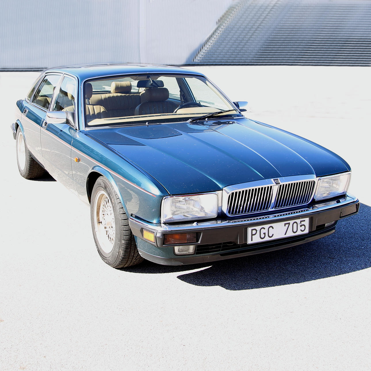 JAGUAR SOVEREIGN 4,0. 1993 års modell, besiktigad 2015-10-14.