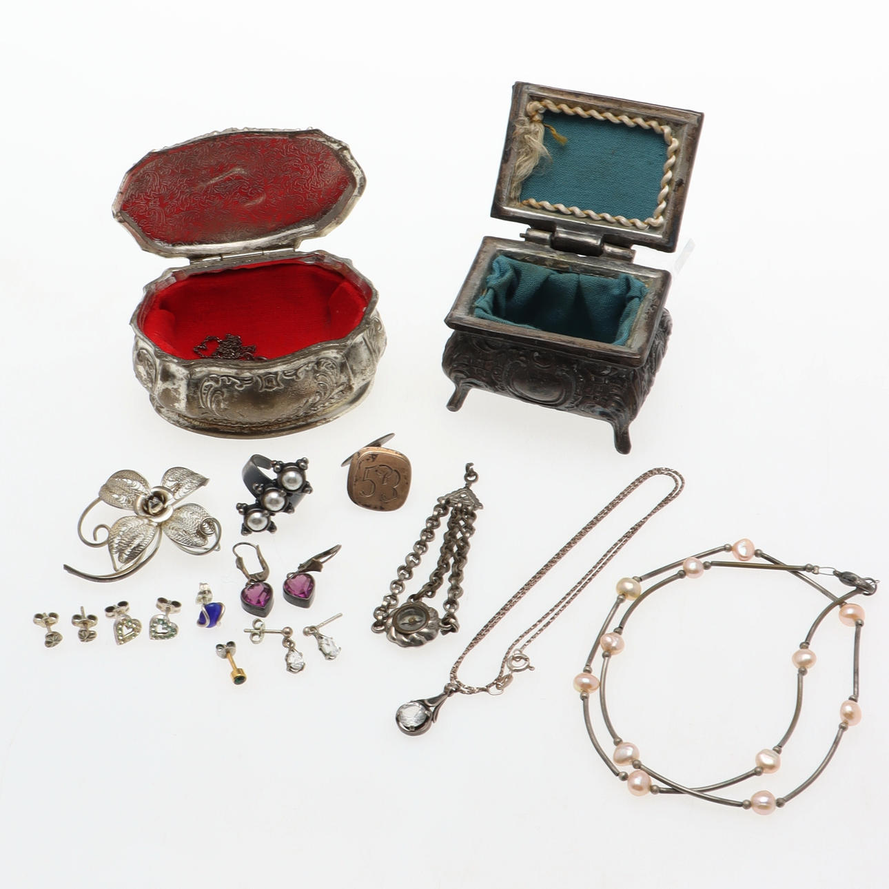 SMYCKEN, i askar, delvis silver.