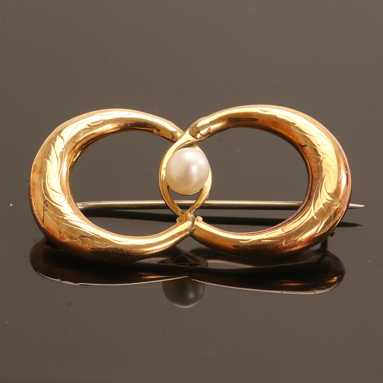 RINTAKORU, 18k kultaa, helmillä.