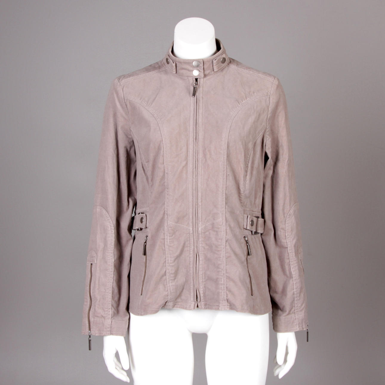 JACKA, dam, manchester, John by John Richmond, samtida.