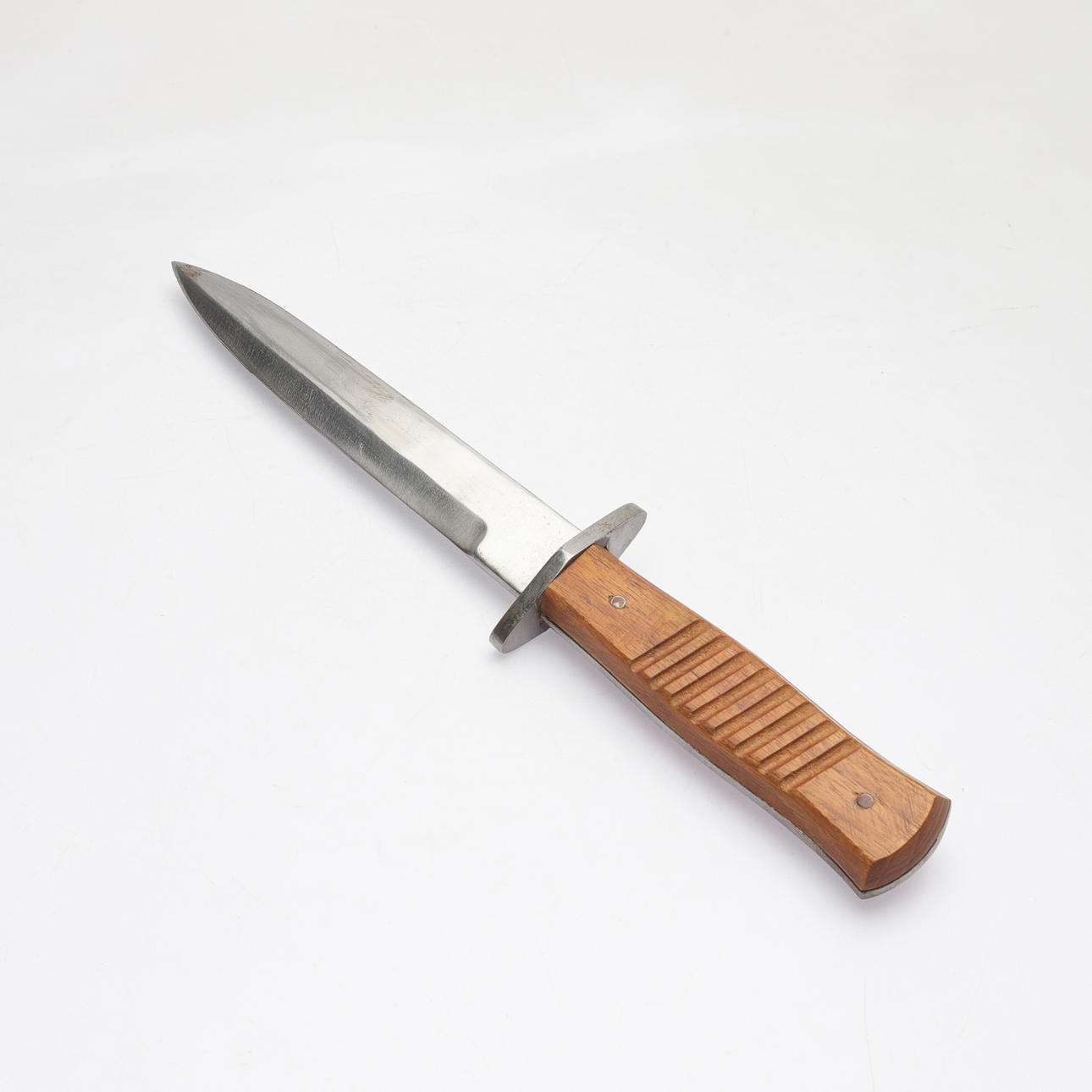 Replika kaivantoveitsi, merkitsemätön.