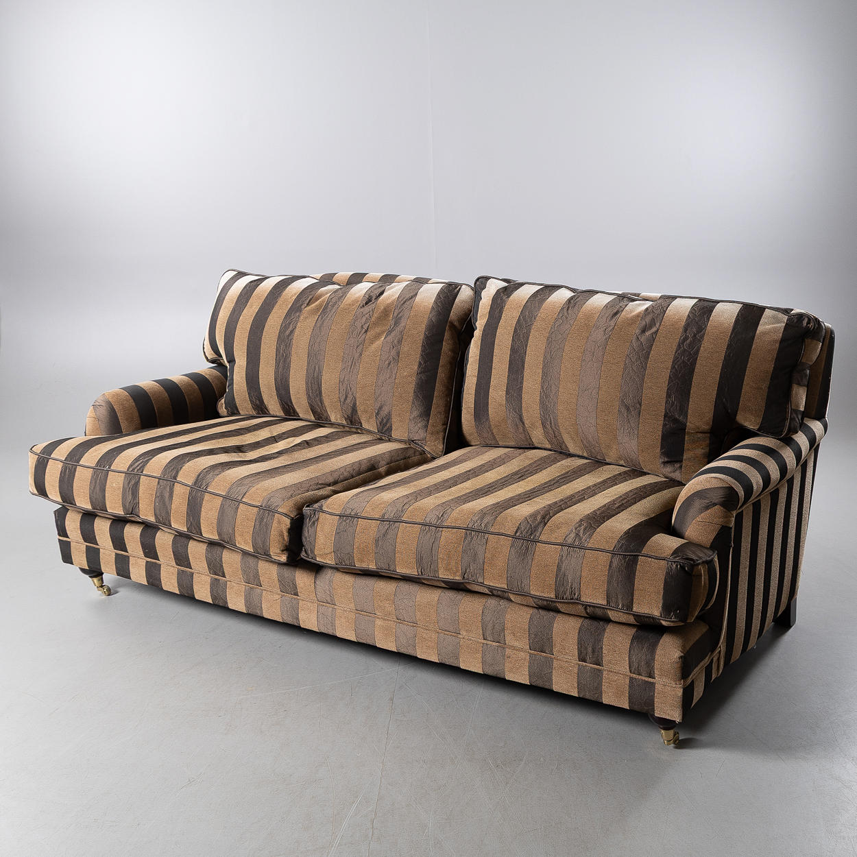 Sofa, 2-Sitzer, Modell Howard, 21. Jahrhundert.