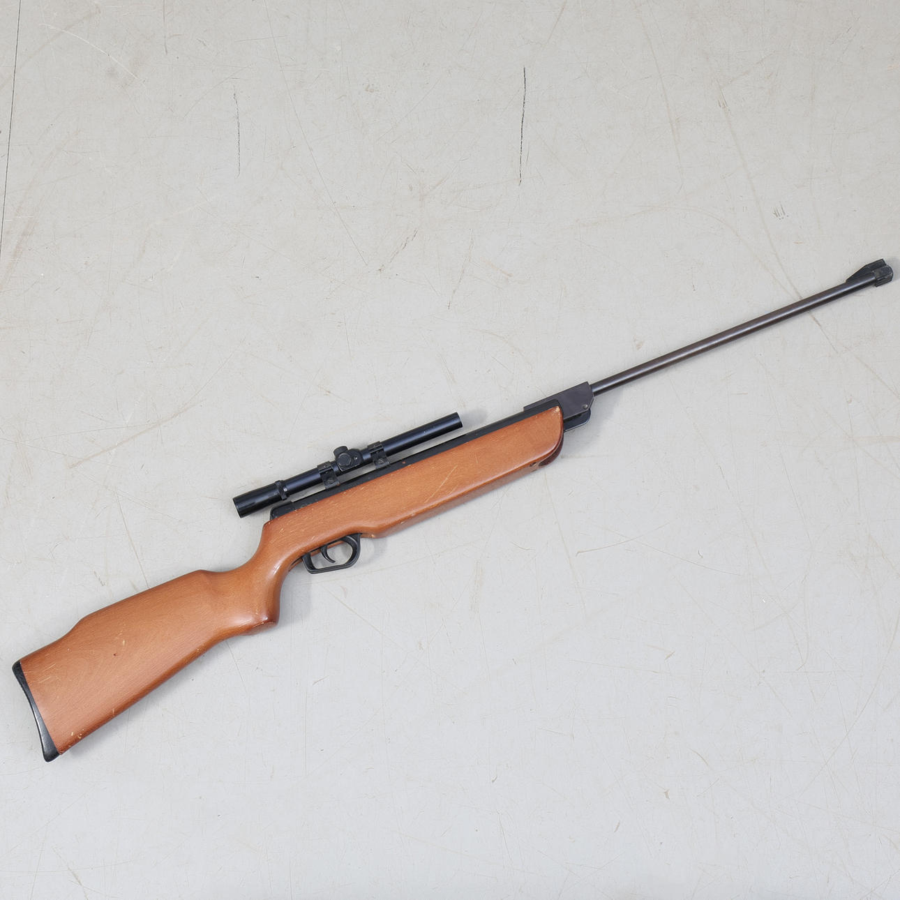 LUFTGEWEHR, MIT FERNGLAS, El Gamo, Spanien.