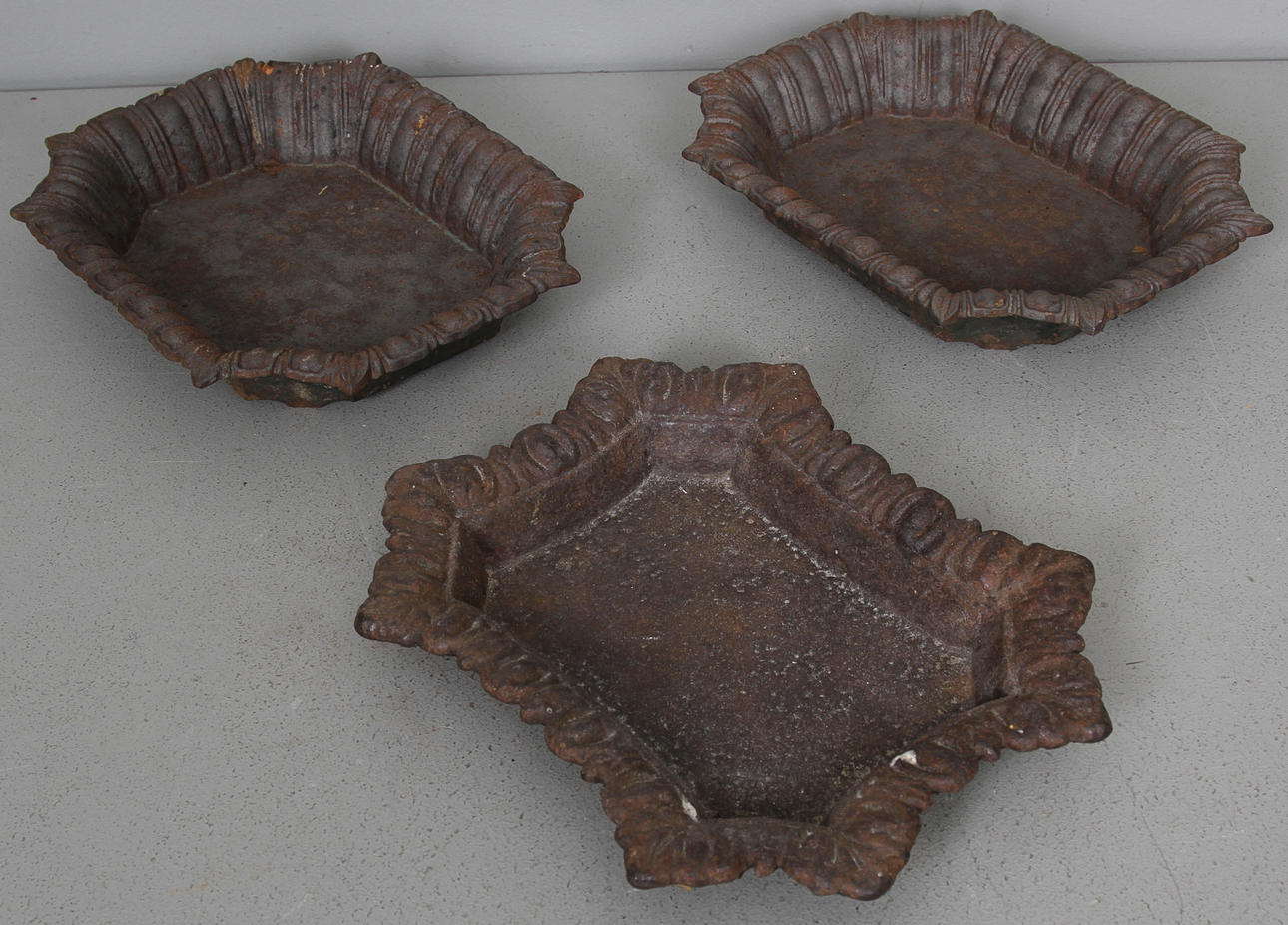 SPOTTKOPPAR, 3 st, gjutjärn, 1800-tal.