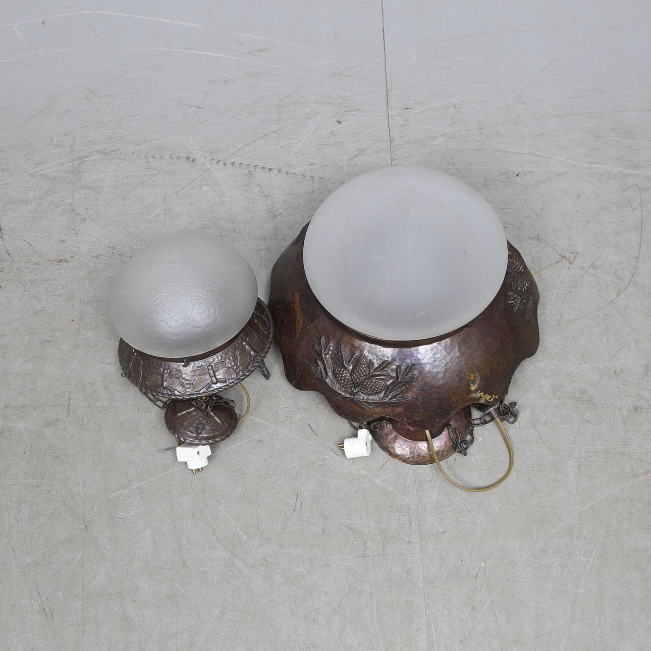 TAKLAMPOR, 2 st, jugend, tidigt 1900-tal, diameter ca. 20-40 cm.