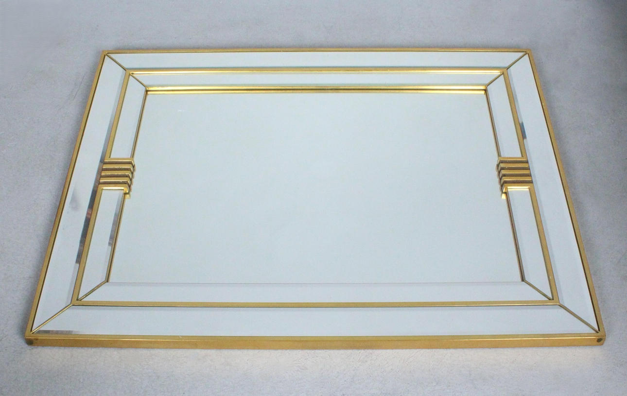 Mirrors/wall mirrors.