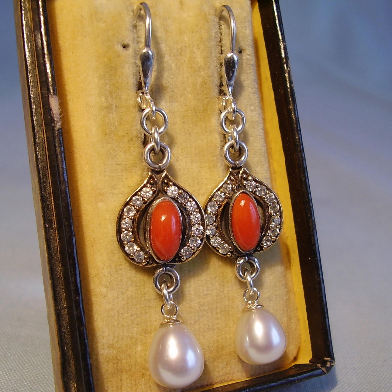 KORALLÖRHÄNGEN silver 925 med delvis guldplätering.