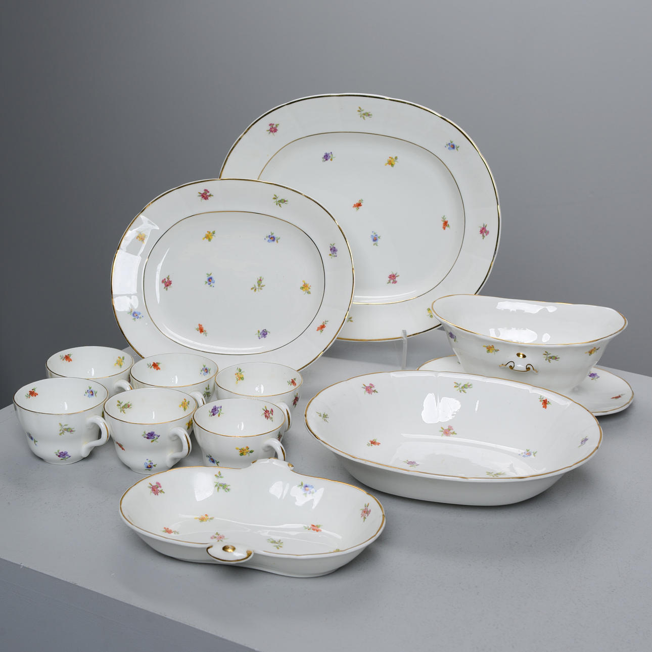 DINNERWARE, Bone china, Gustavsberg (11 pieces).