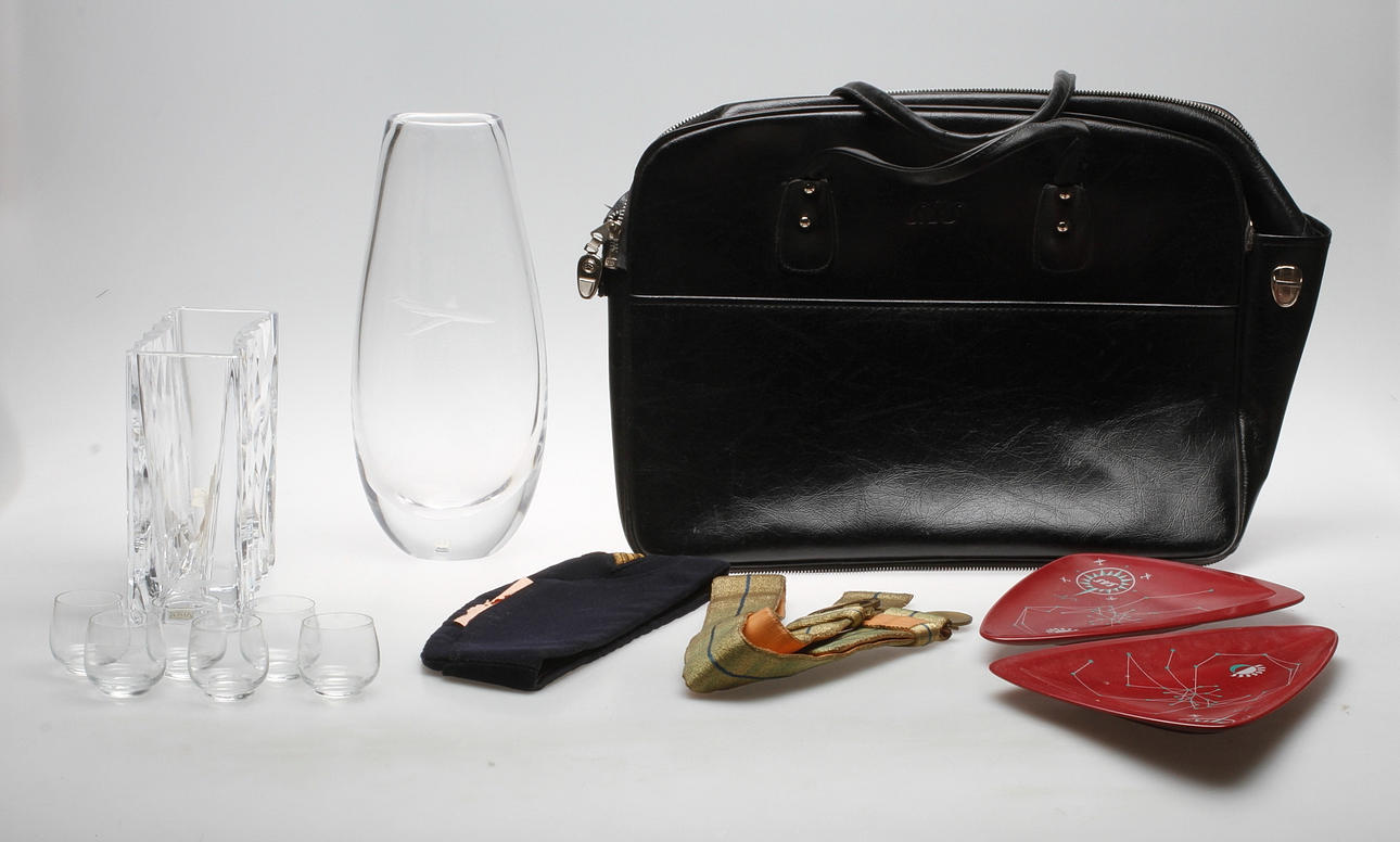 FLYGPLANSRELATERADE FÖREMÅL, 12 delar, SAS, 1900-tal.