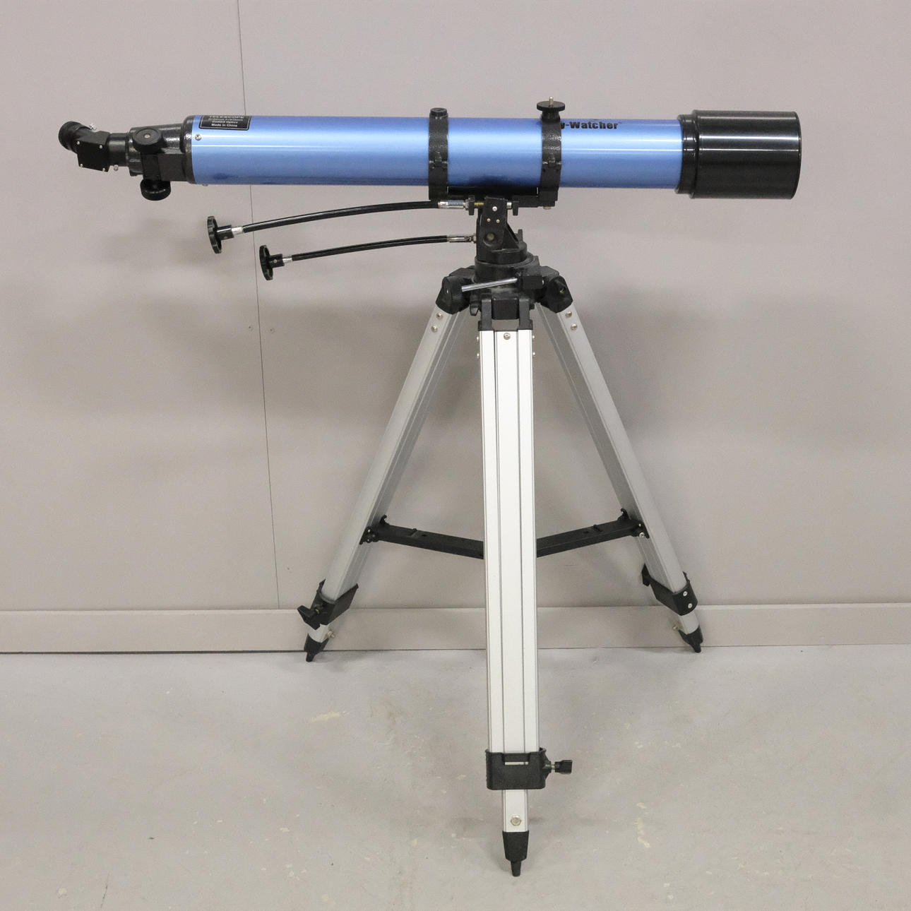 TELESCOPE WITH TRIPOD, SKY-WATCHER AND ACCESSORIES.