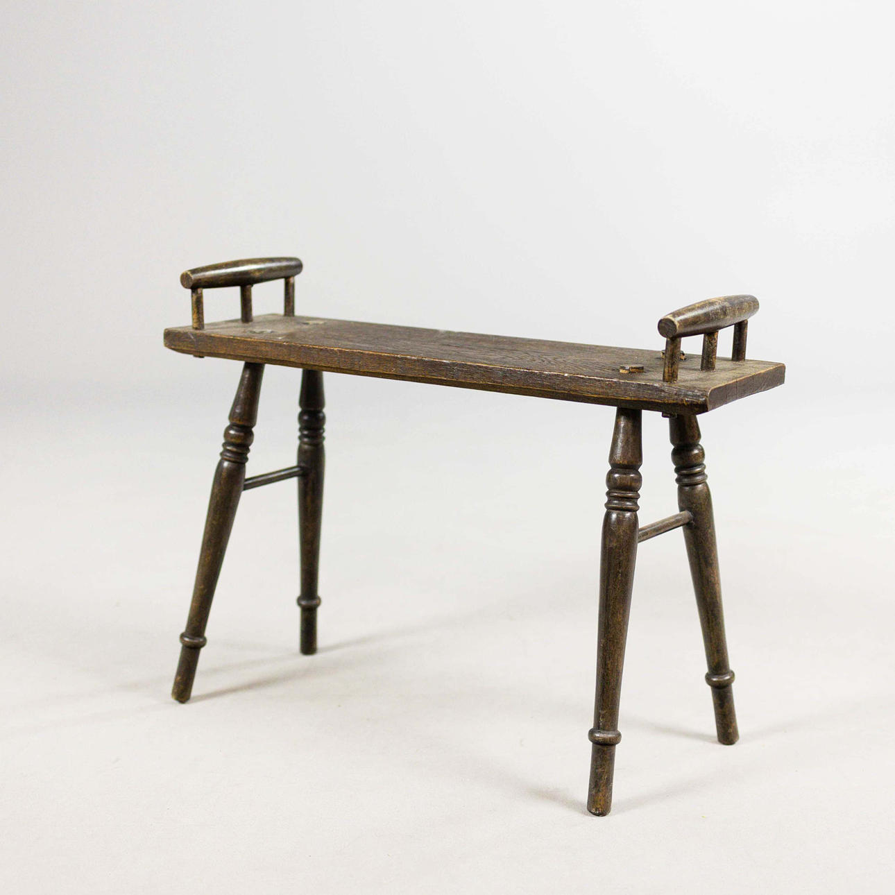 AN EARLY 20TH CENTURY EBONISED PIANO STOOL.