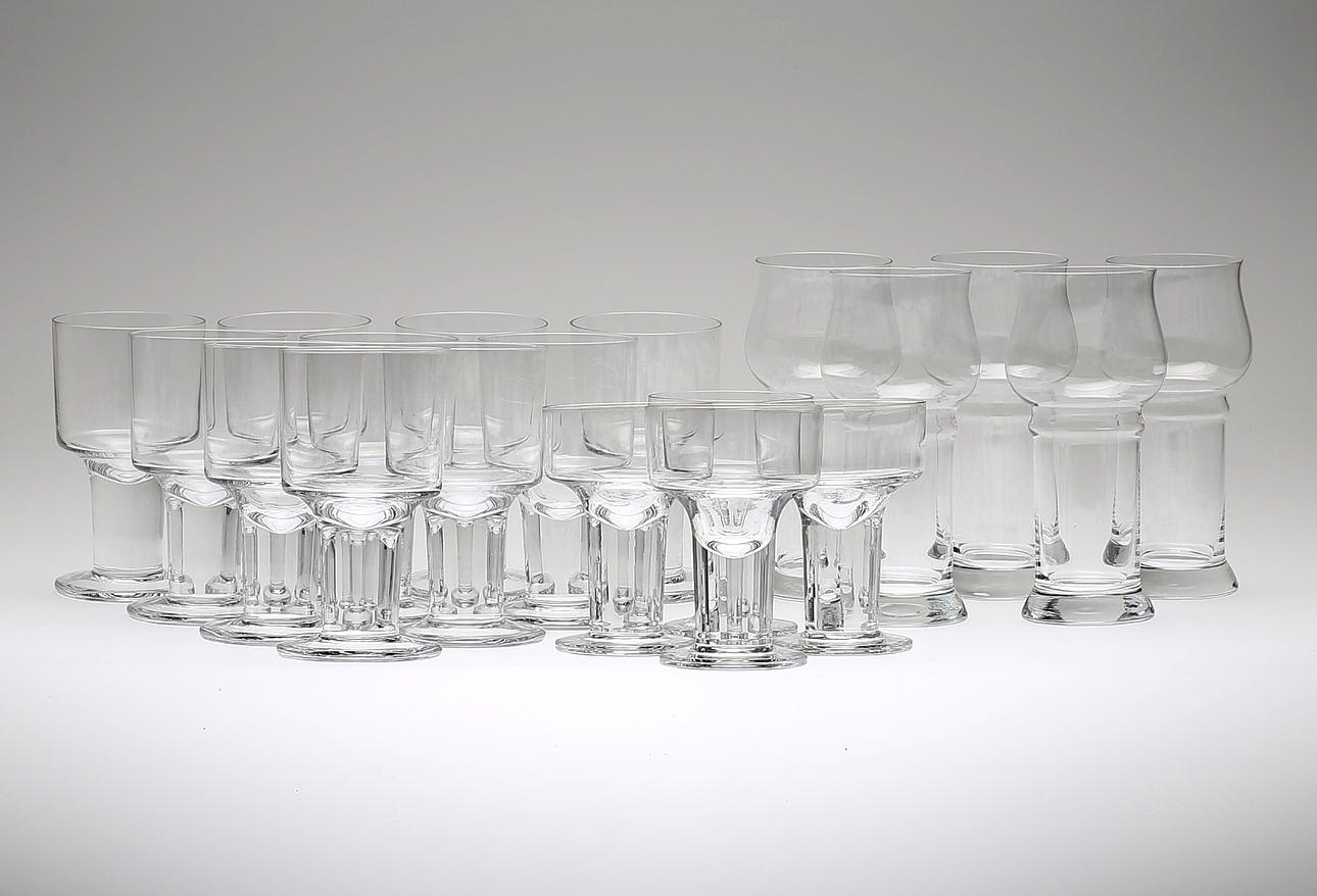SERVISDELAR, glas, 18 del, Orrefors, Modell London samt Goblet.