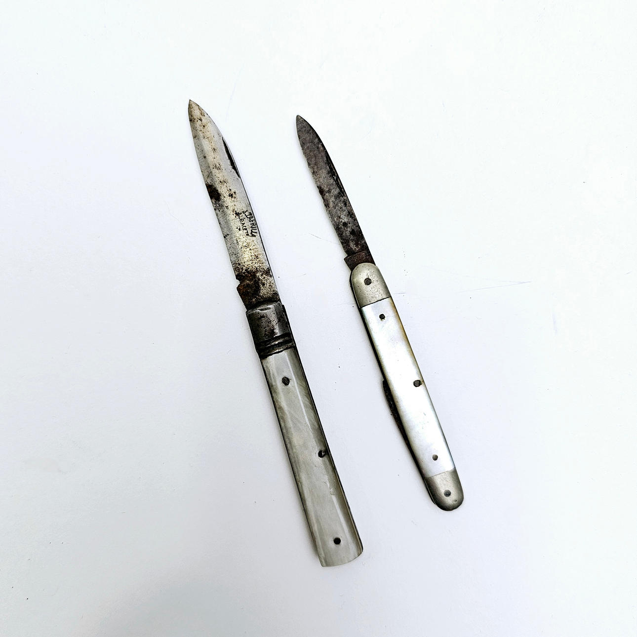 2 PERLMUTTMESSER.