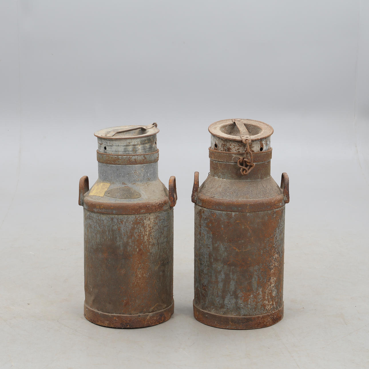 JARRAS DE LECHE, 2 piezas.