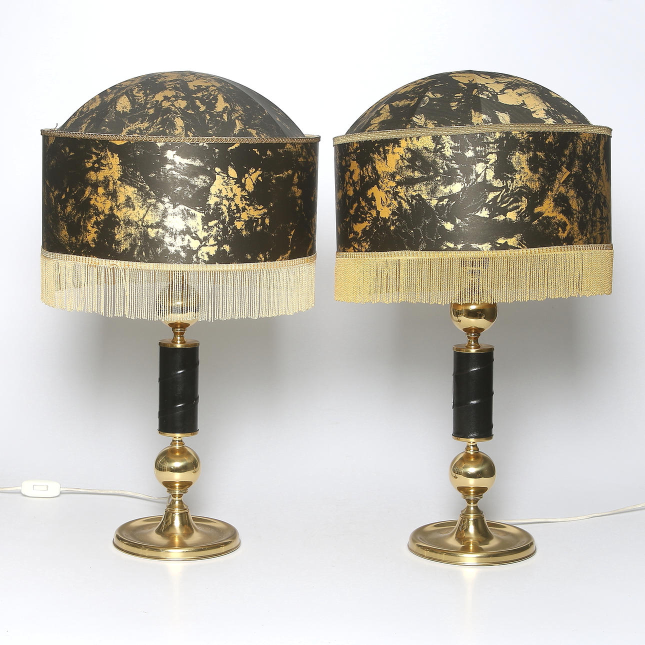 BORDSLAMPOR, 1 par, läder och mässing, 1900-talets andra hälft.