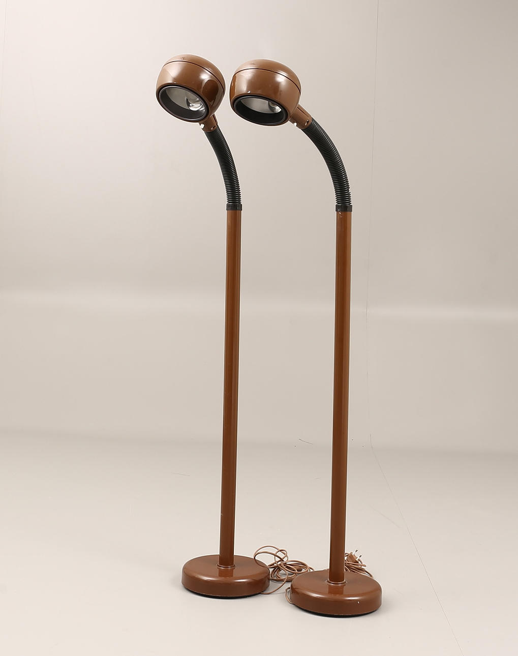 GOLVLAMPOR, ett par, "Kobra", Fagerhult.