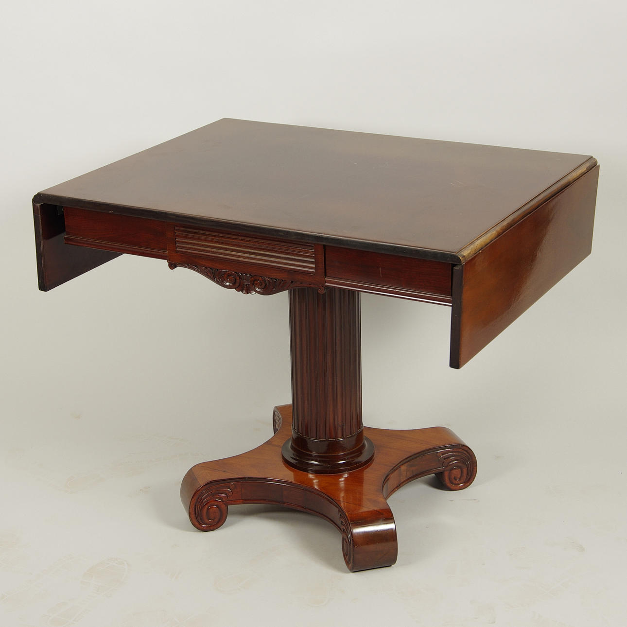 BORD MED KLAFFAR, mahogny, empirestil.