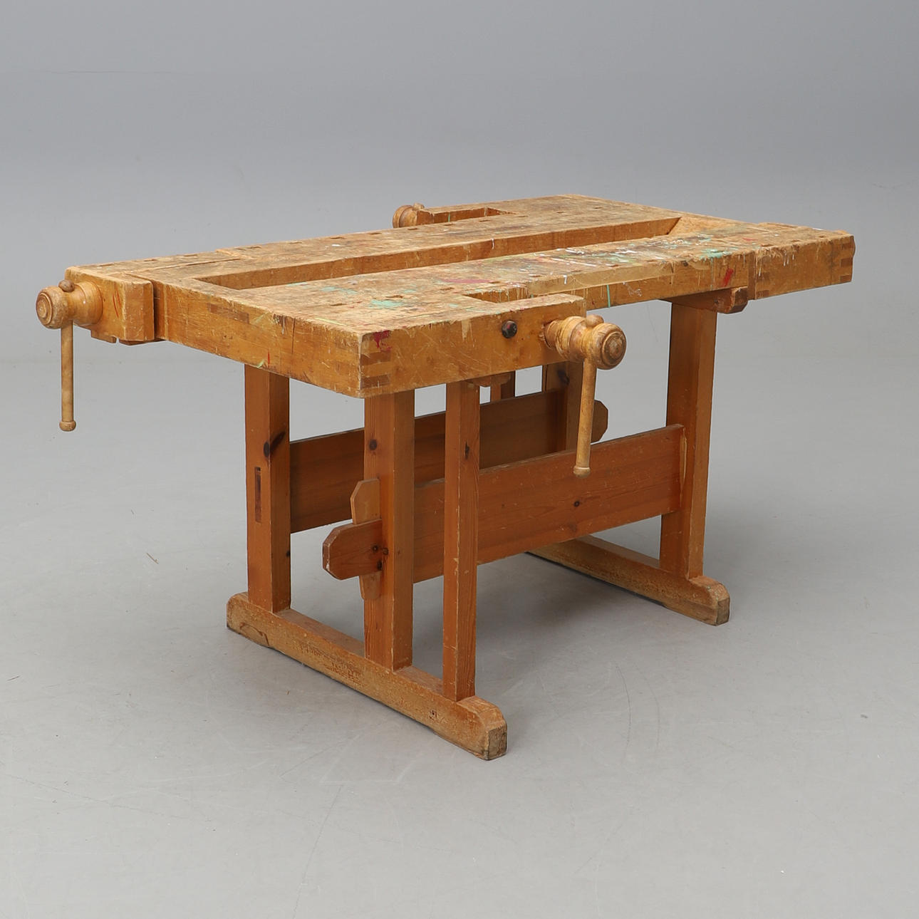 A 20th century planing bench. Furniture - Tables - Auctionet