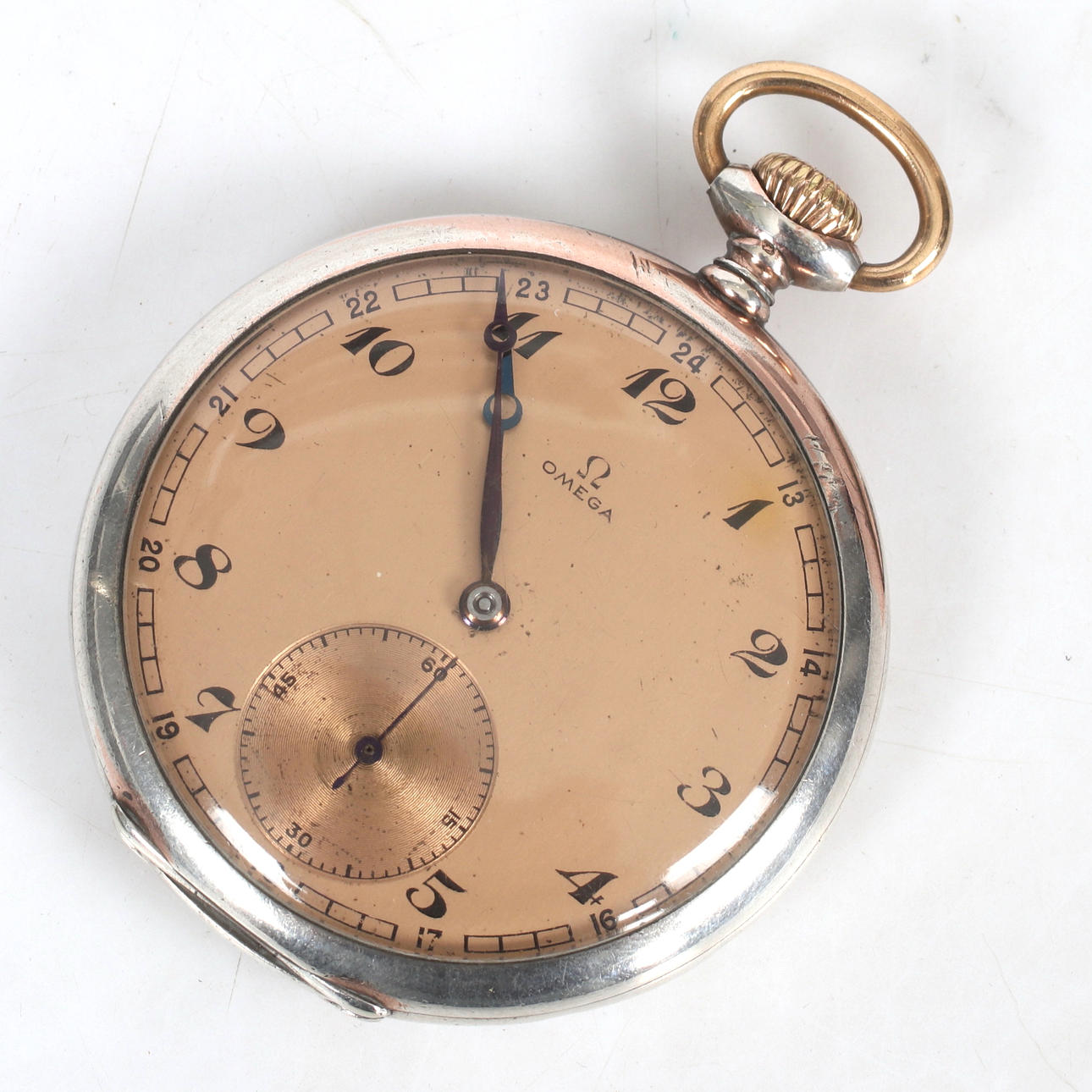 Taskukello, kotelo Bolidenhopeaa, Omega, 1900-luku.