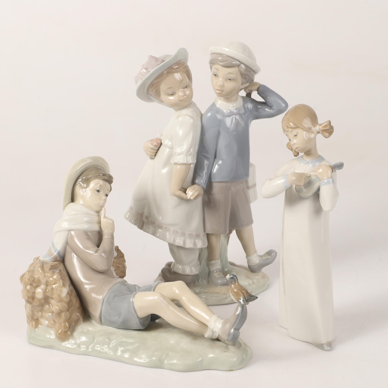FIGURINES, 3 pieces, porcelain, Lladro, Spain. Ceramics & Porcelain ...
