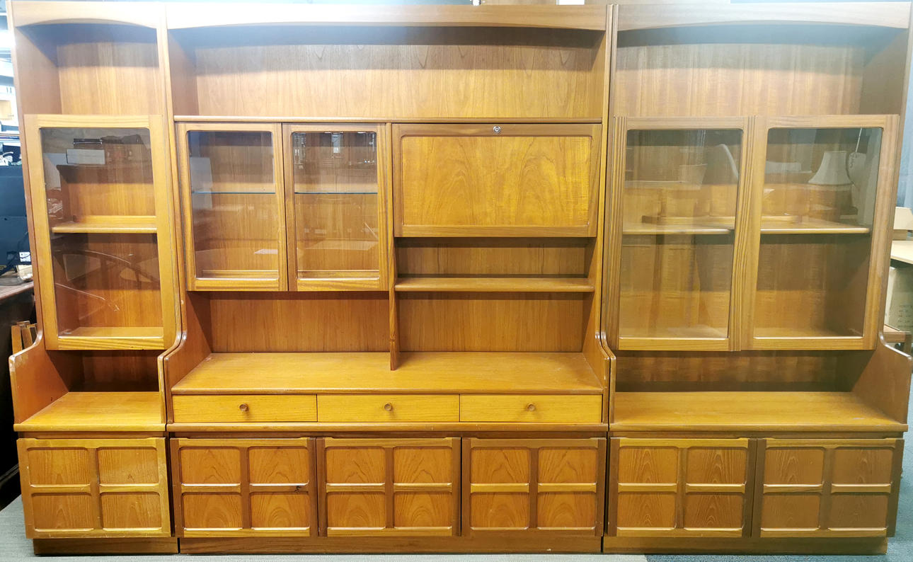 VÄGGENHET I NATHAN TEAK.