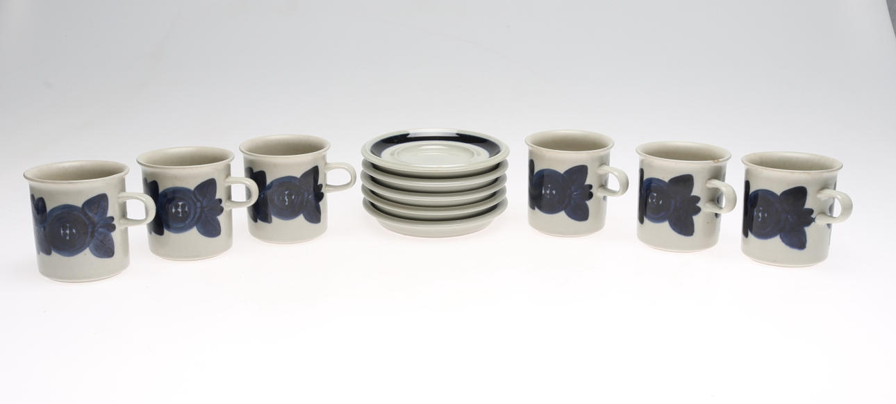 TEMUGGAR, 11 delar, keramik, "Anemone", Ulla Procope, Arabia, Finland.