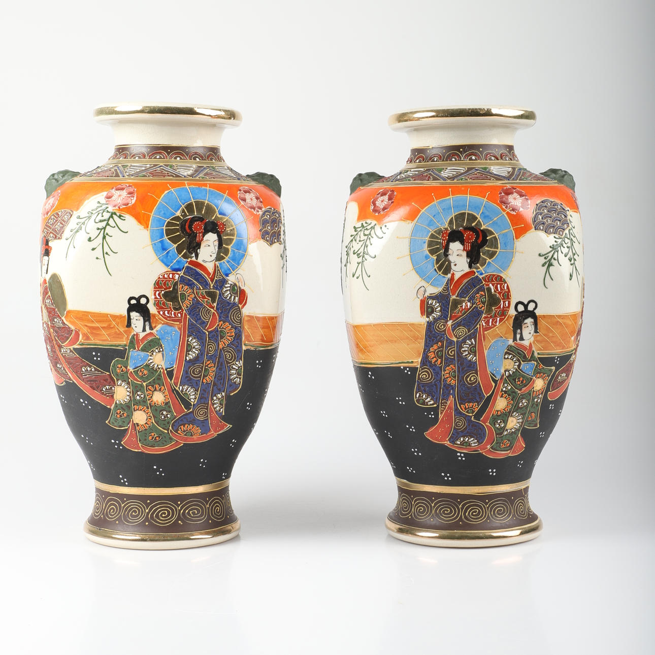 JARRONES, 1 par, satsuma, Diuschu, Japón.